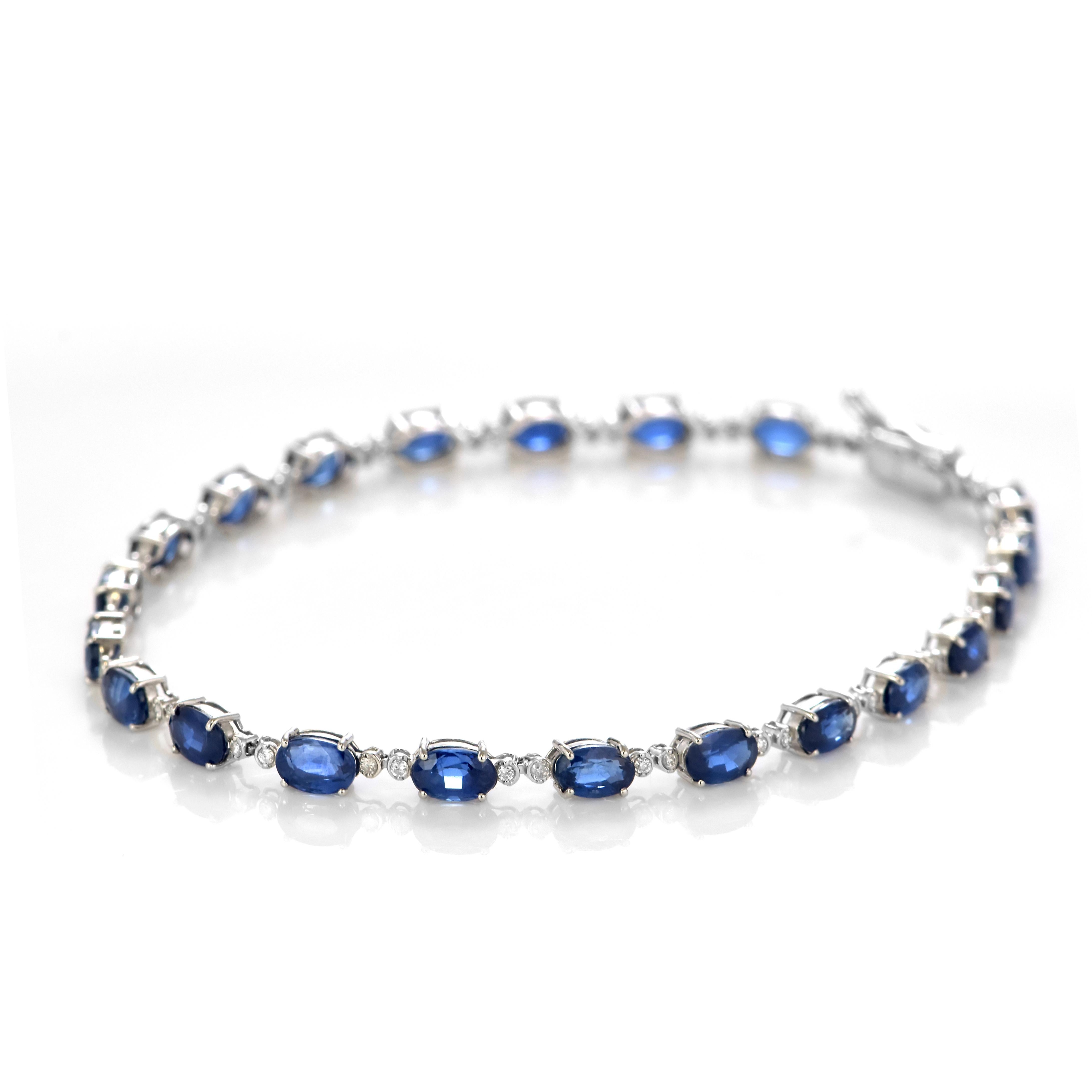 Modern 7.50 Carats Royal Blue Sapphire and Diamond Tennis Bracelet Made in Platinum For Sale