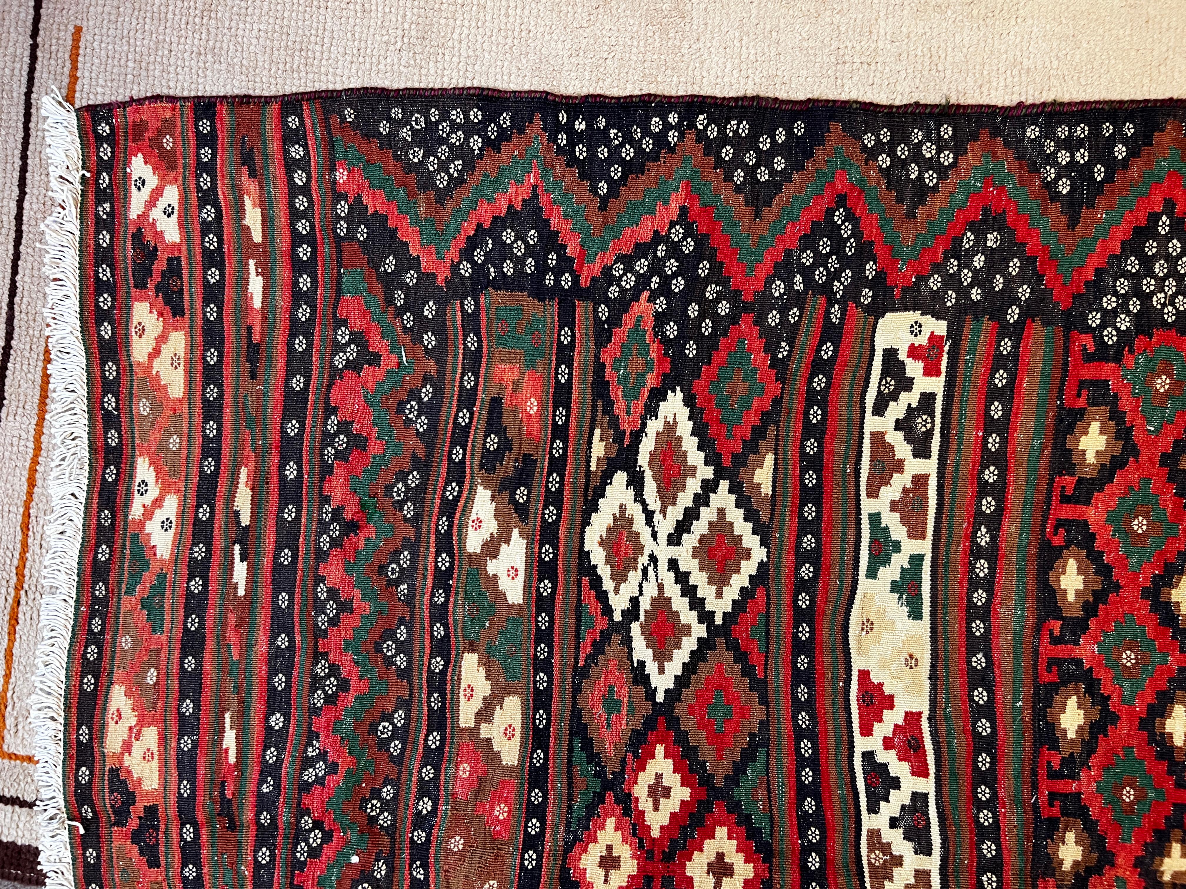 750 - Alter feiner Afshar-Kelim im Angebot 2