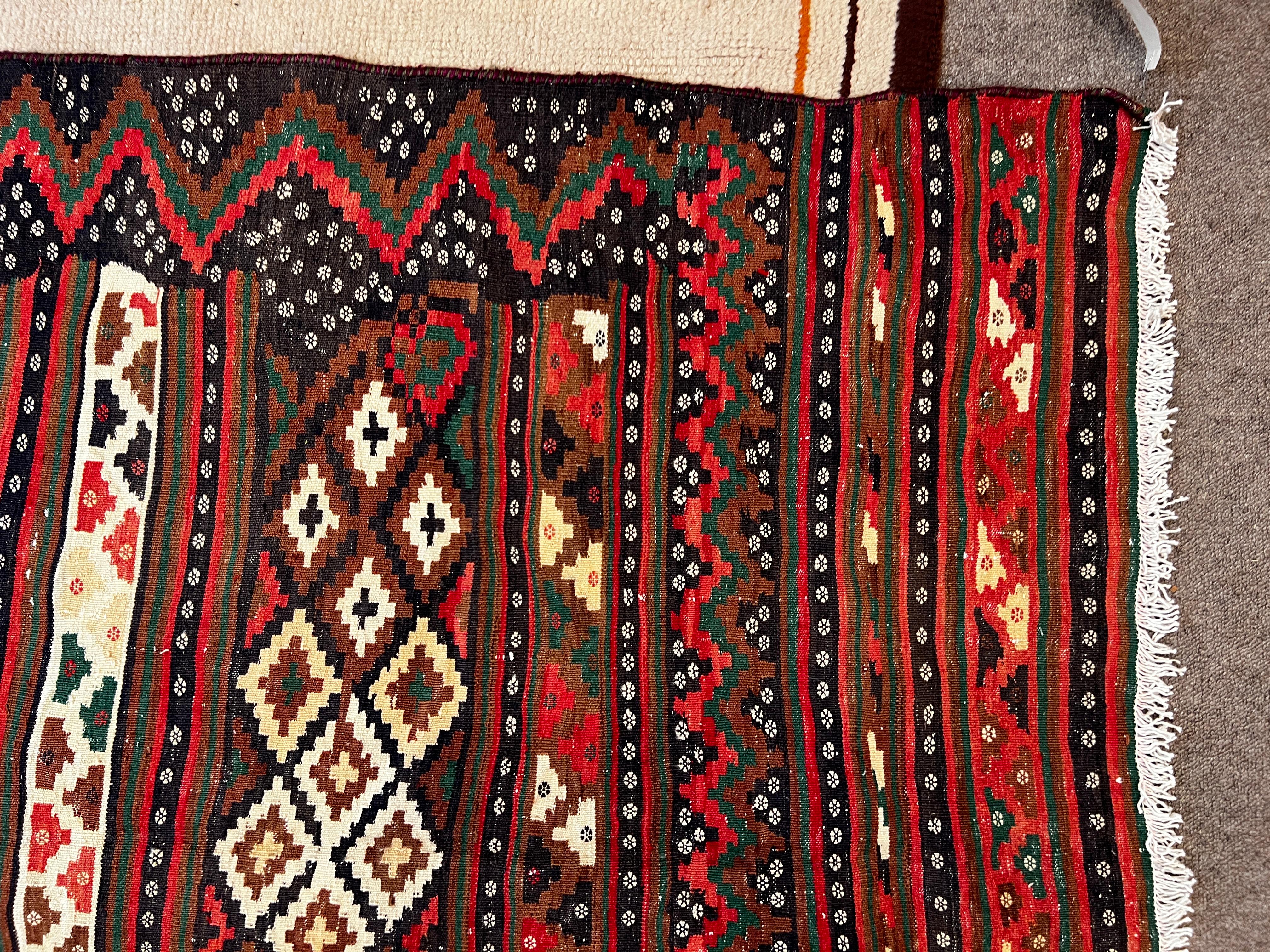 750 - Alter feiner Afshar-Kelim im Angebot 1