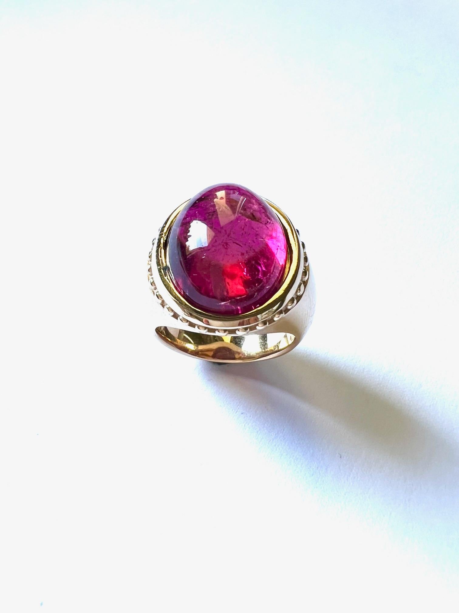 This ring has a contemporary design. With 1 large Rubelite Cabouchon as an eyecatcher.