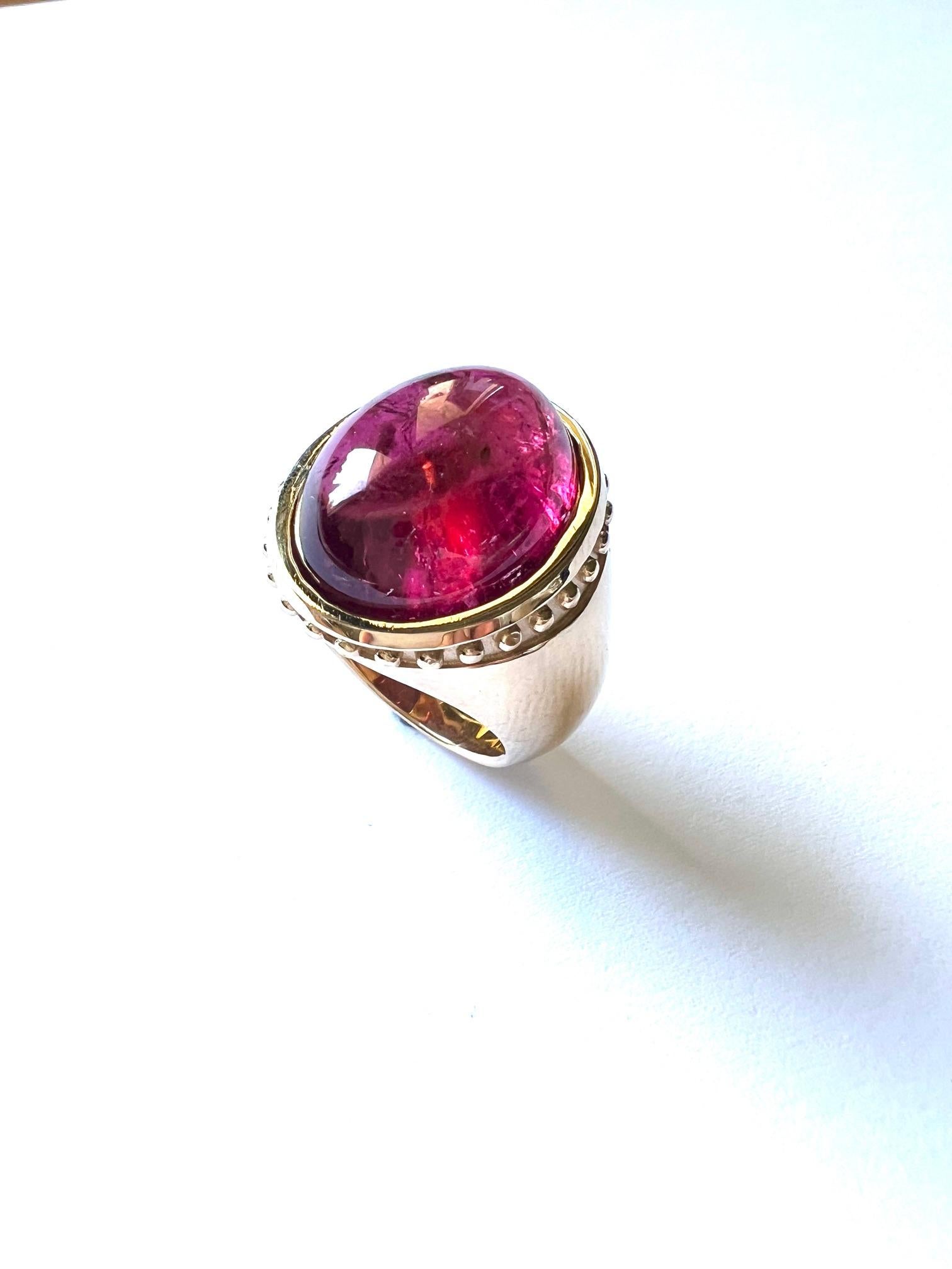 Women's or Men's 750/Rosegold Ring 21gr., with 1 Rubelite Cabouchon, 16.10cts. For Sale
