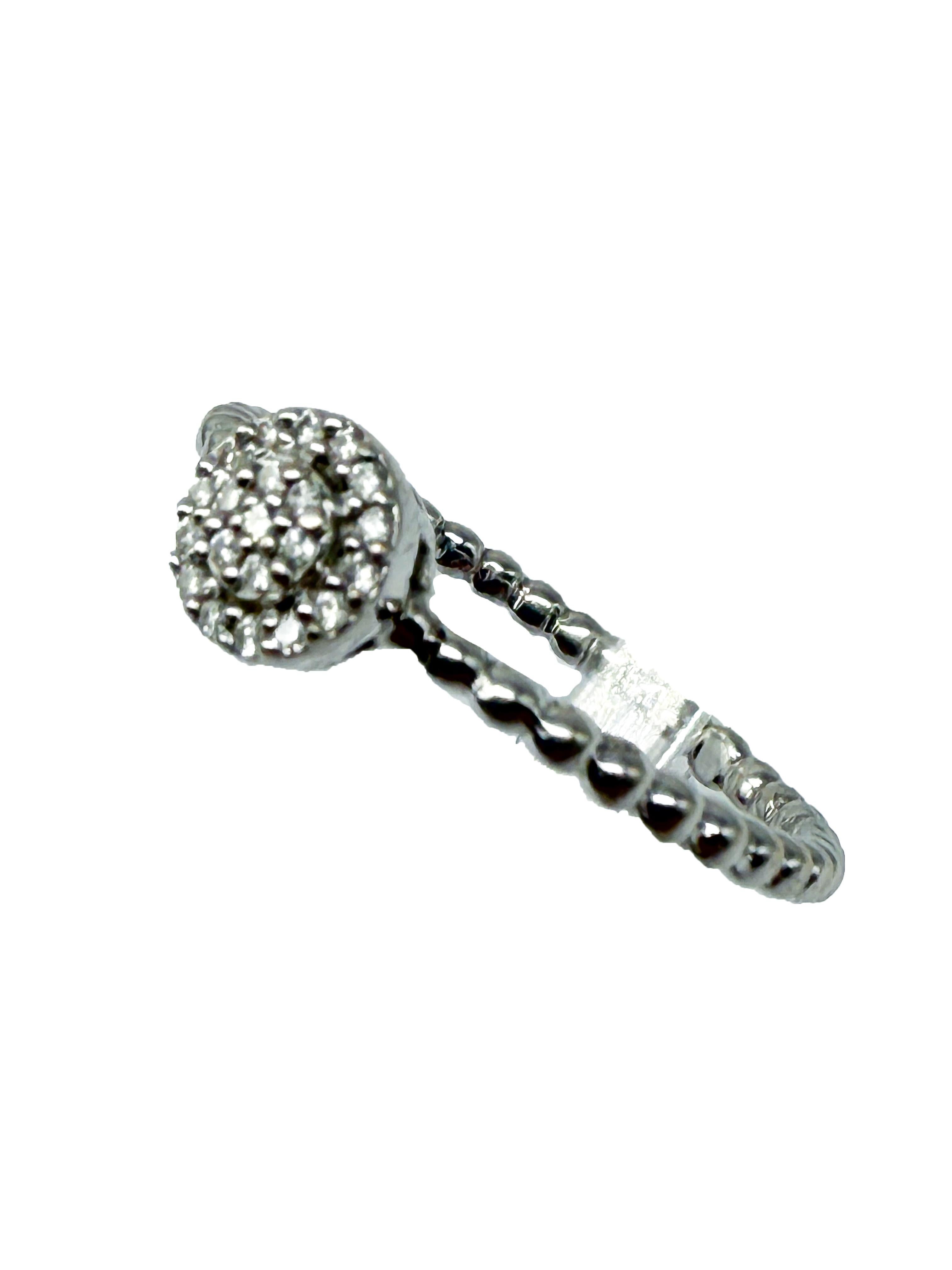 Moderno Anello in oro bianco 750 e diamanti in vendita