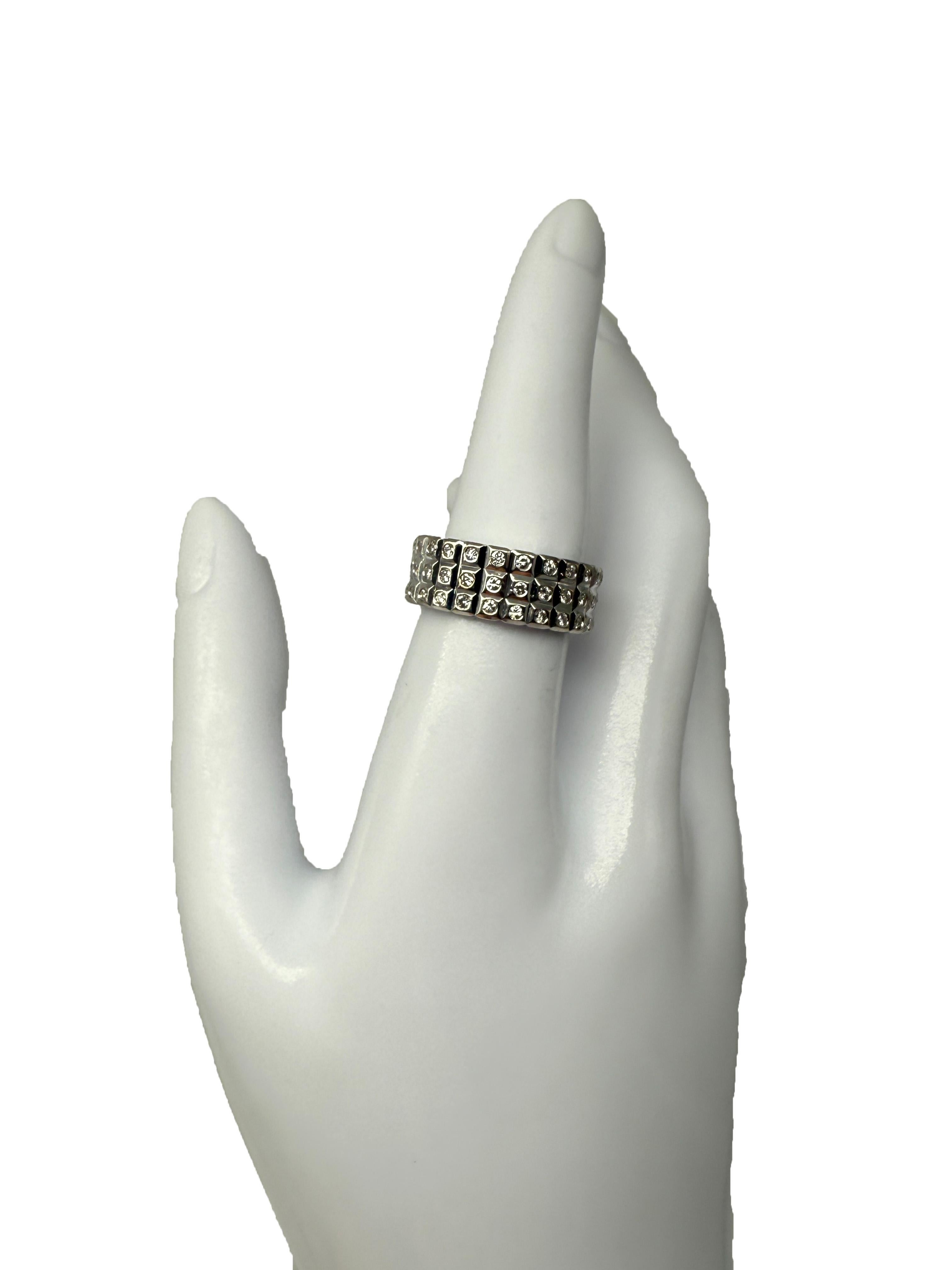 Women's or Men's 750 White Gold Ring with Diamonds For Sale