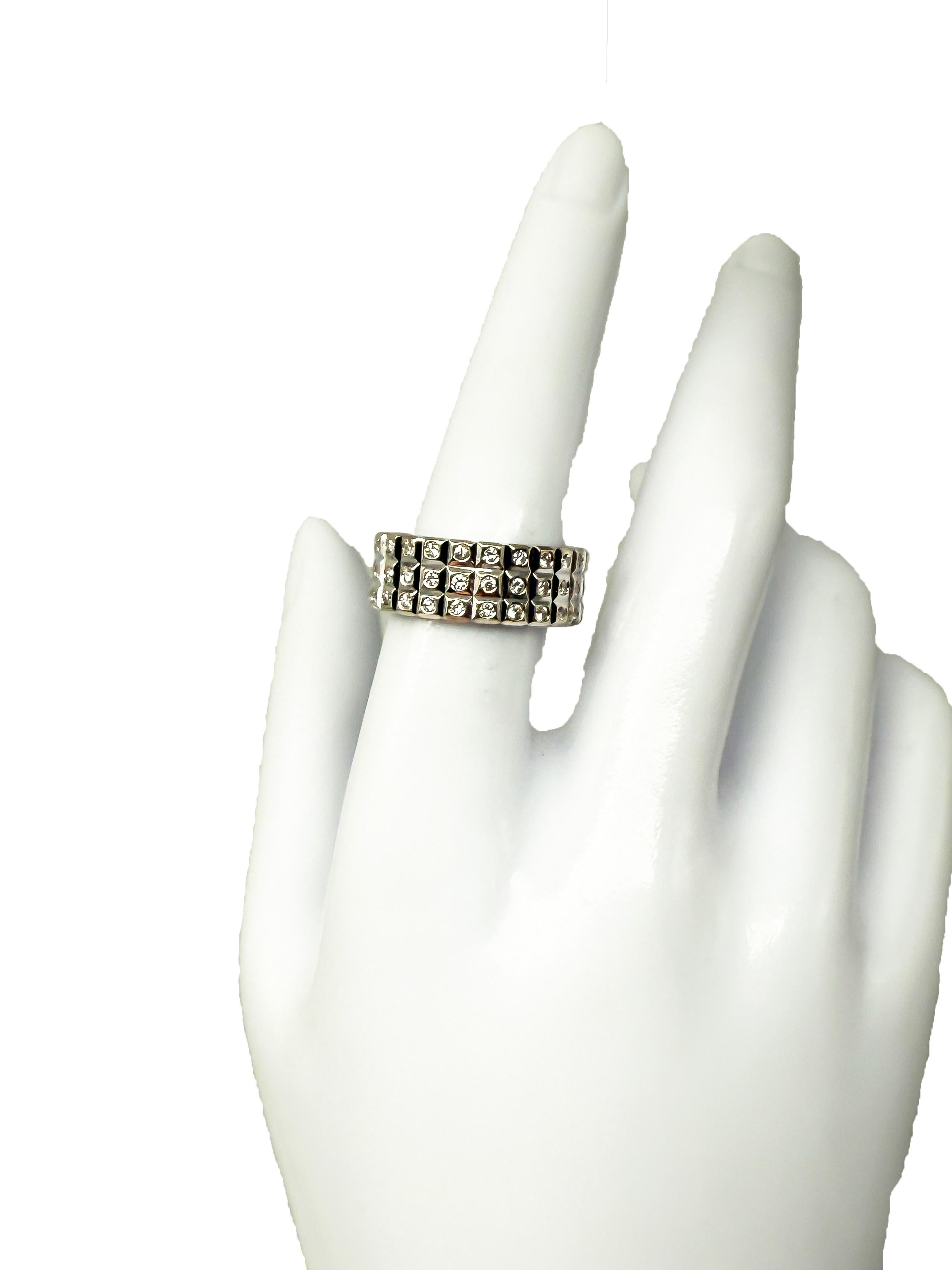 750 White Gold Ring with Diamonds For Sale 3