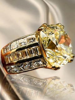 Anillo de Oro Amarillo 750 con Diamante Grande