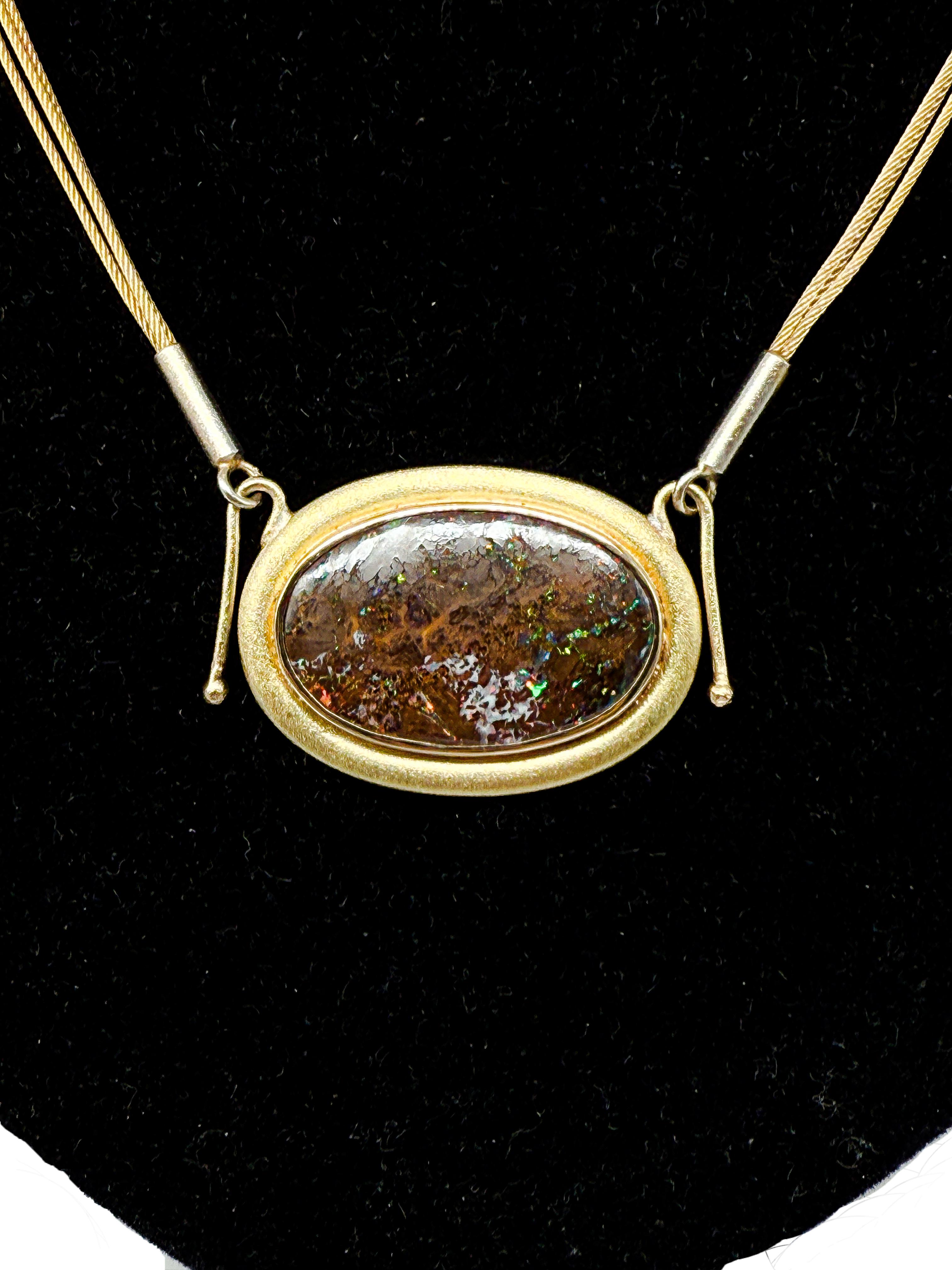 Moderno Collana in oro giallo 750 con opale in vendita