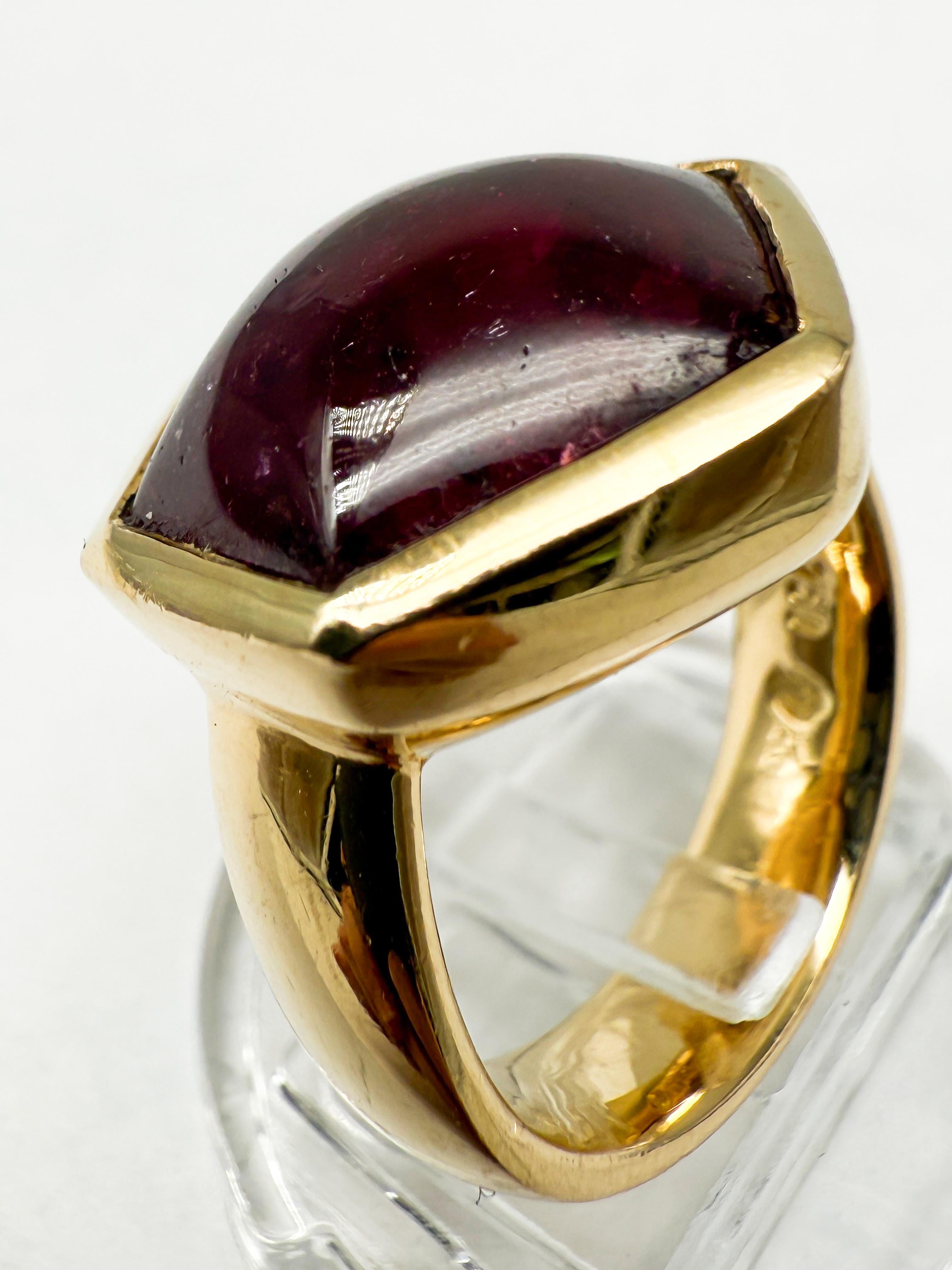 Taille cabochon Bague en or jaune 750 ornée d'une tourmaline en vente