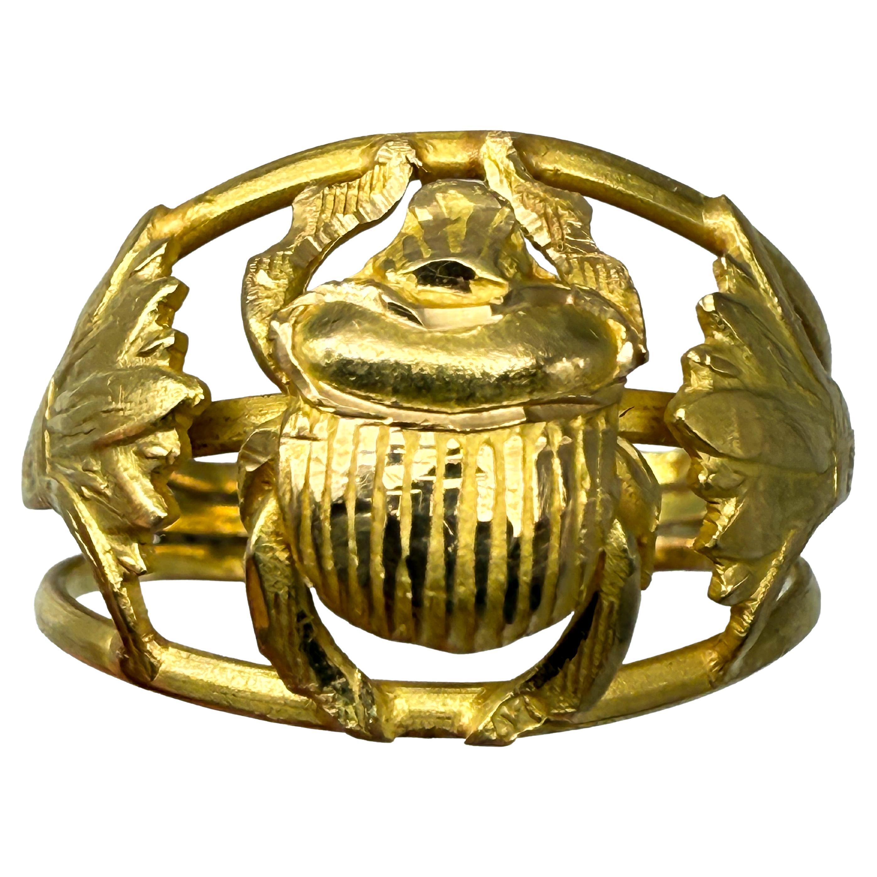 Bague en or jaune 750 avec scarabée égyptien