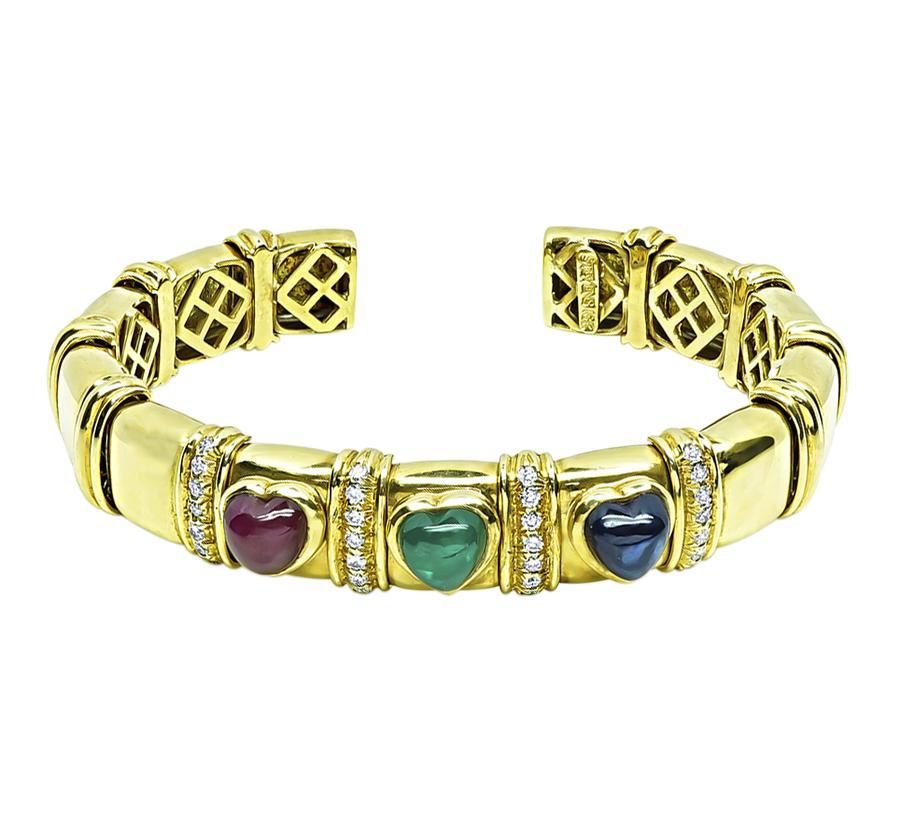 Goldarmreif 7,50 Karat Rubin Smaragd und Saphir 0,50 Karat Diamant (Cabochon) im Angebot