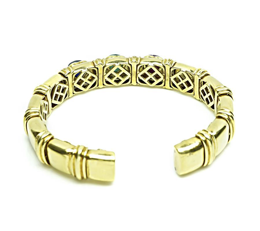 Goldarmreif 7,50 Karat Rubin Smaragd und Saphir 0,50 Karat Diamant im Zustand „Gut“ im Angebot in New York, NY