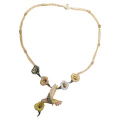Collana di diamanti con colibrì e fiori da 7,51 carati. Oro 20K.
