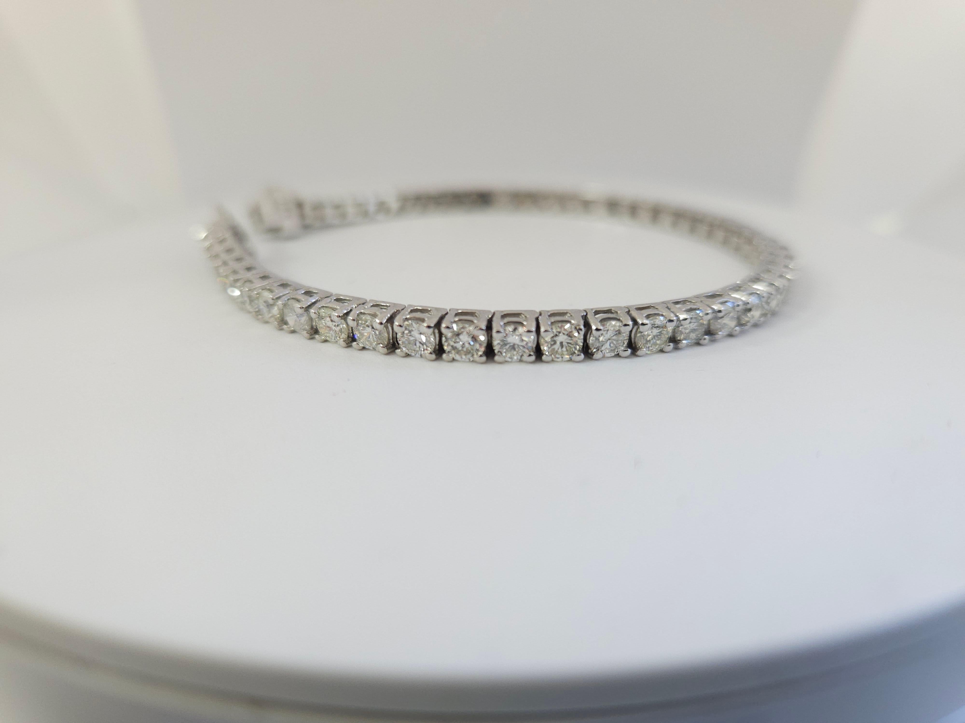 7.51 Carat Round Brilliant Cut Diamond Tennis Bracelet 14 Karat White Gold In New Condition For Sale In Great Neck, NY