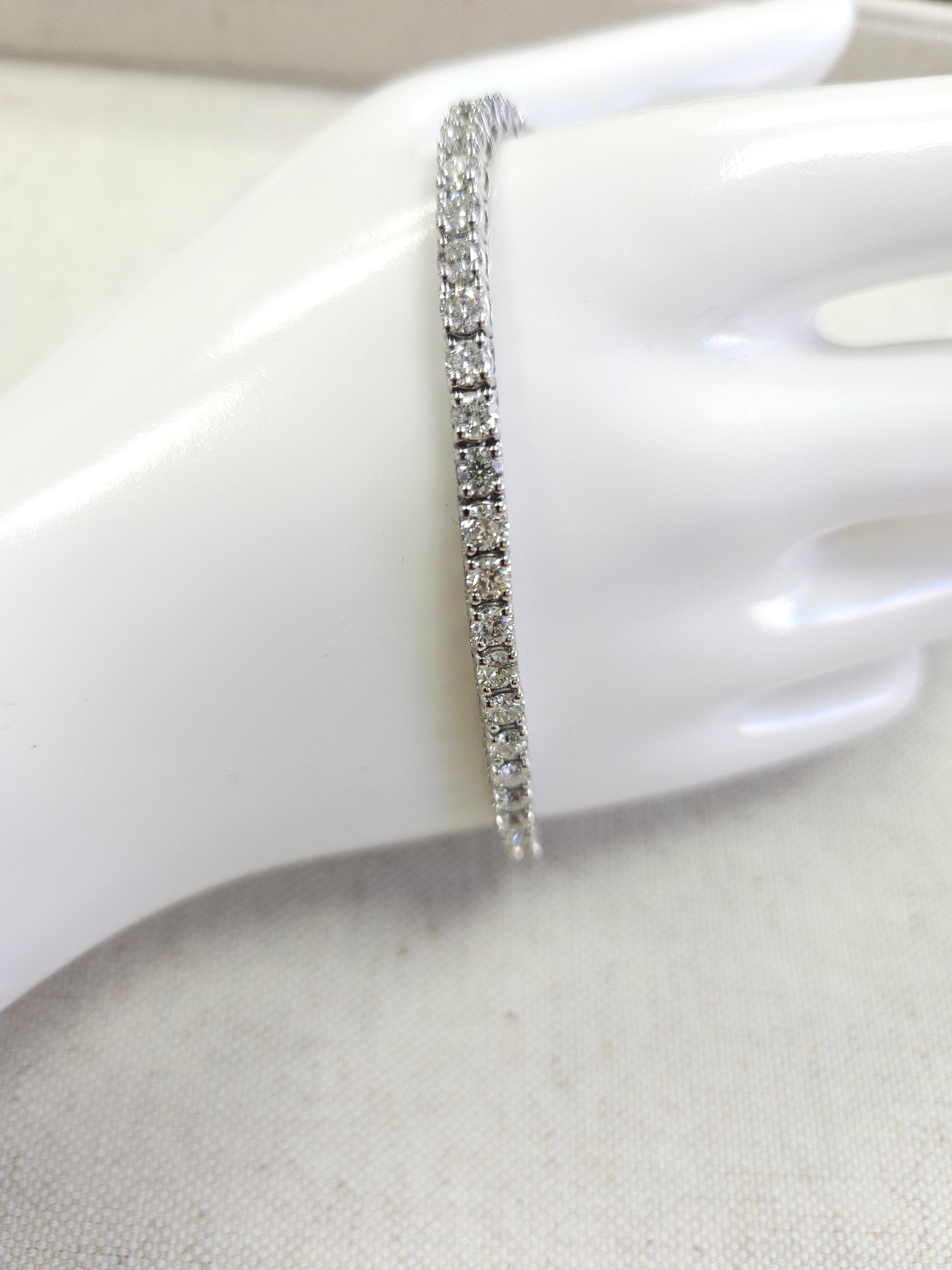 7.51 Carat Round Brilliant Cut Diamond Tennis Bracelet 14 Karat White Gold For Sale 1