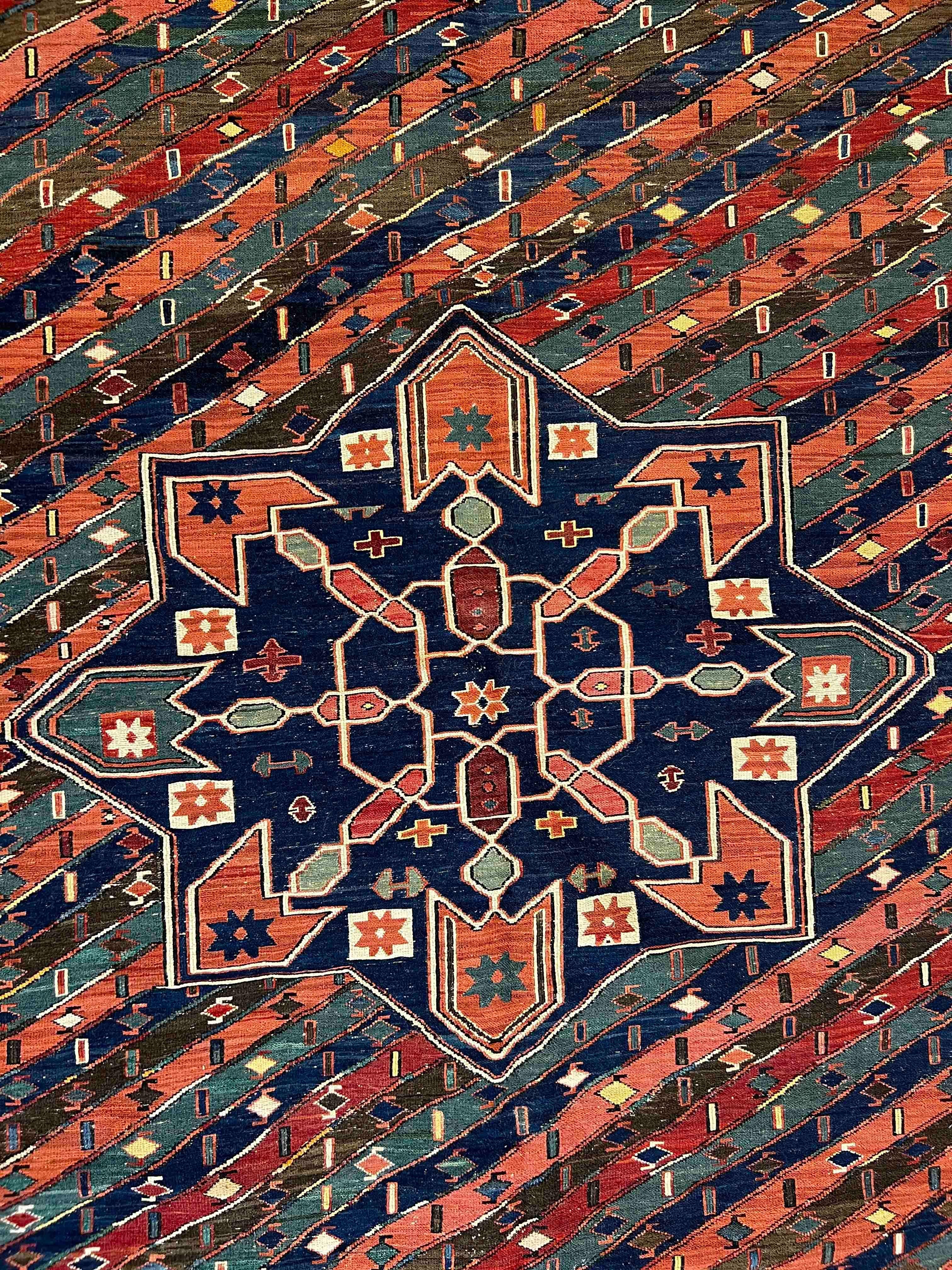 751 - Bel kilim del XX secolo proveniente dall'Azerbaigian in vendita 2