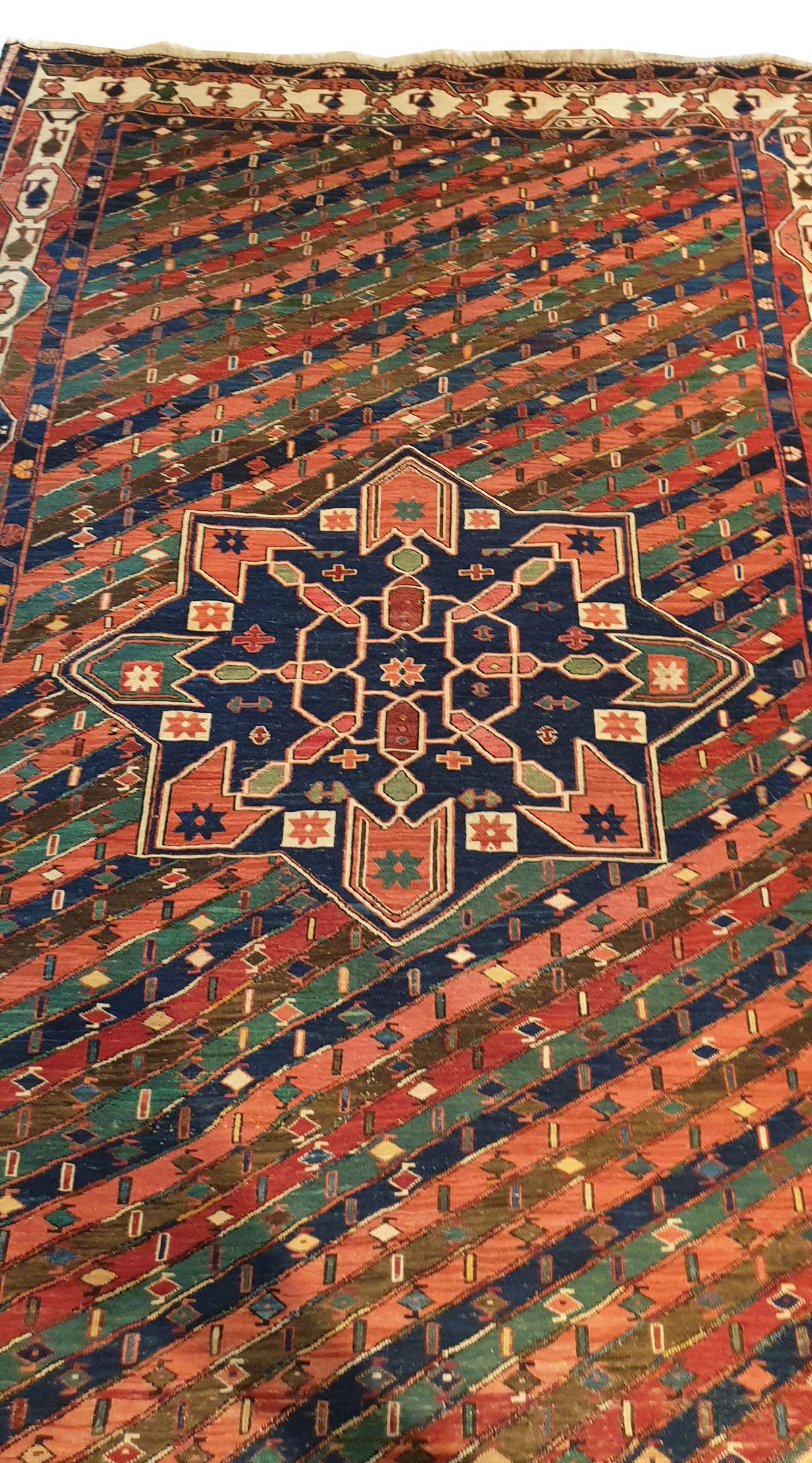 751 - Nice 20th Century Kilim from Azerbaijan In Excellent Condition For Sale In Paris, FR