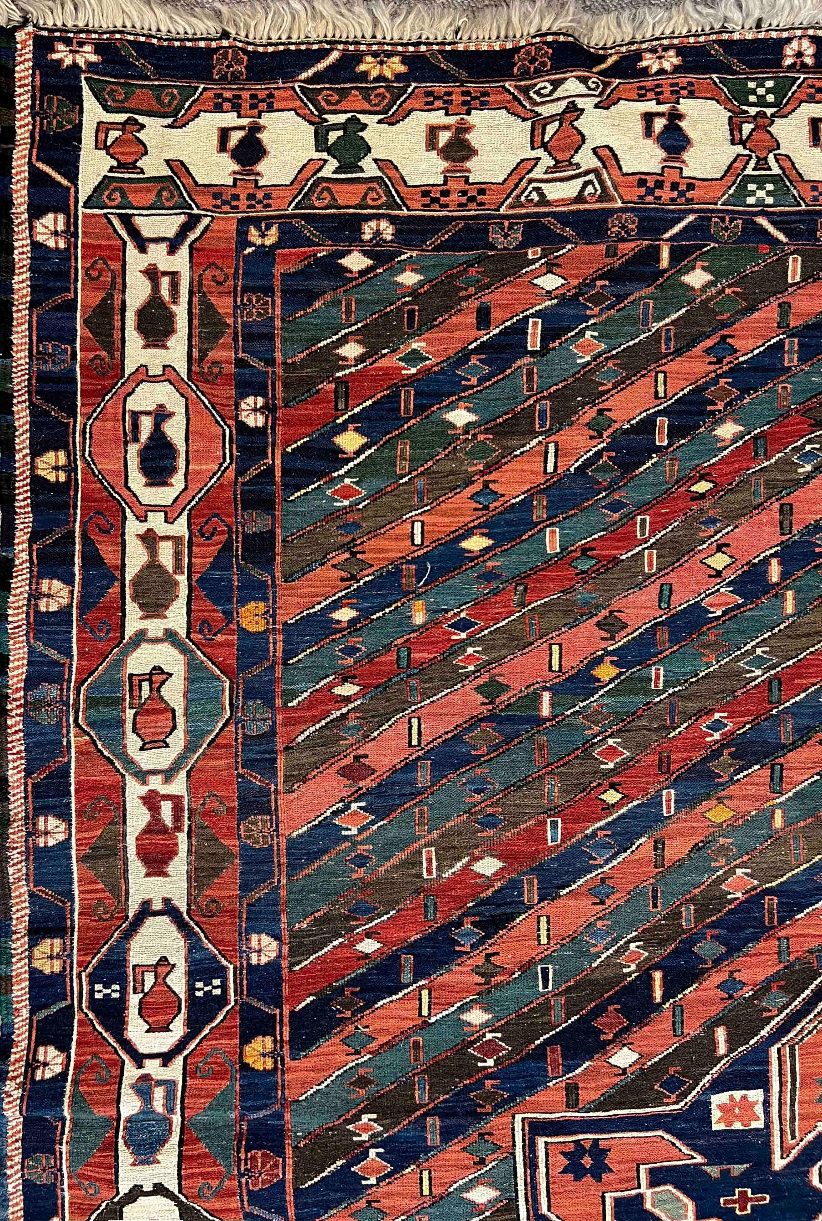 751 - Bel kilim del XX secolo proveniente dall'Azerbaigian in vendita 1