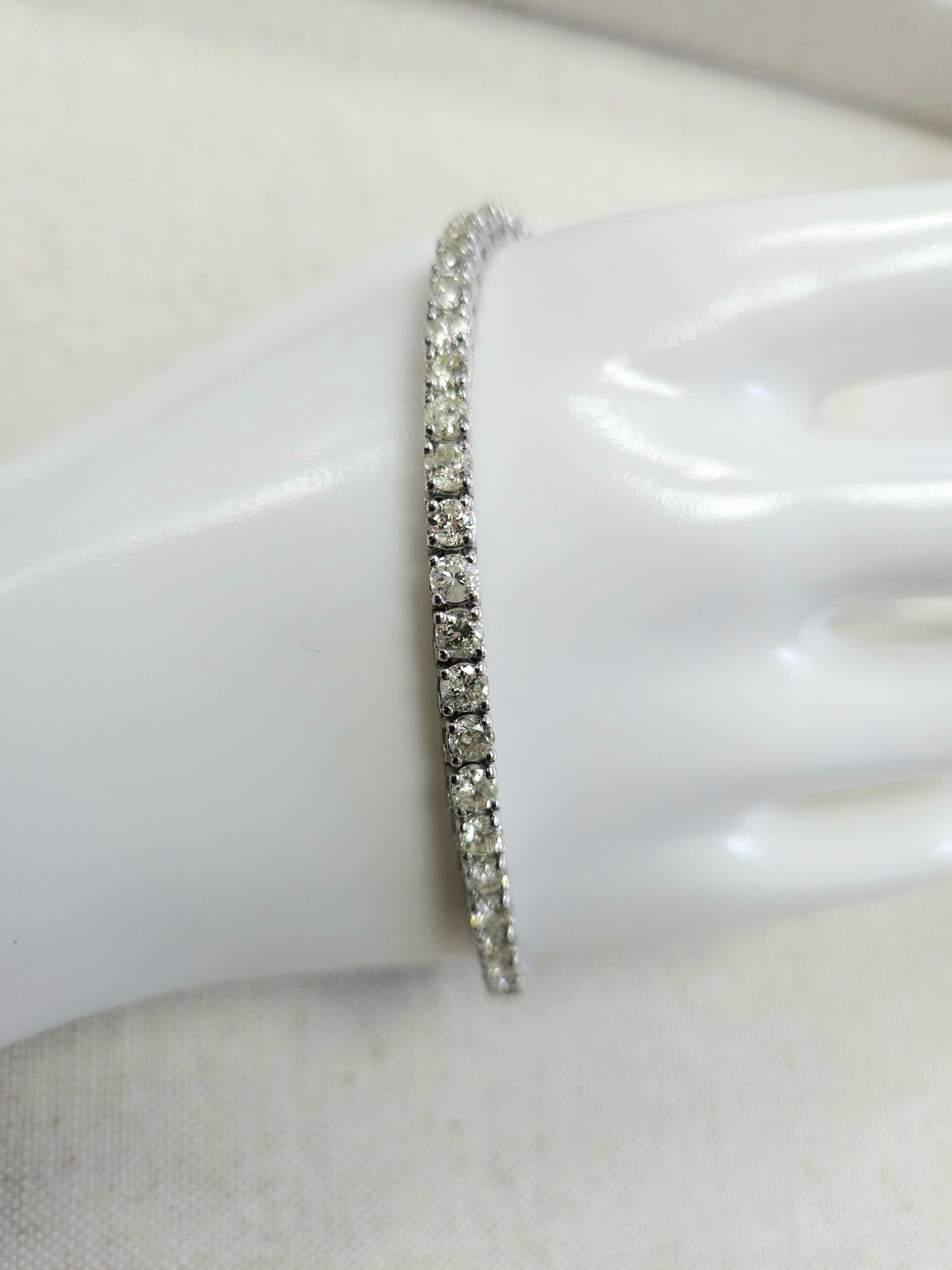 7.52 Carat Round Brilliant Cut Diamond Tennis Bracelet 14 Karat White Gold For Sale 1