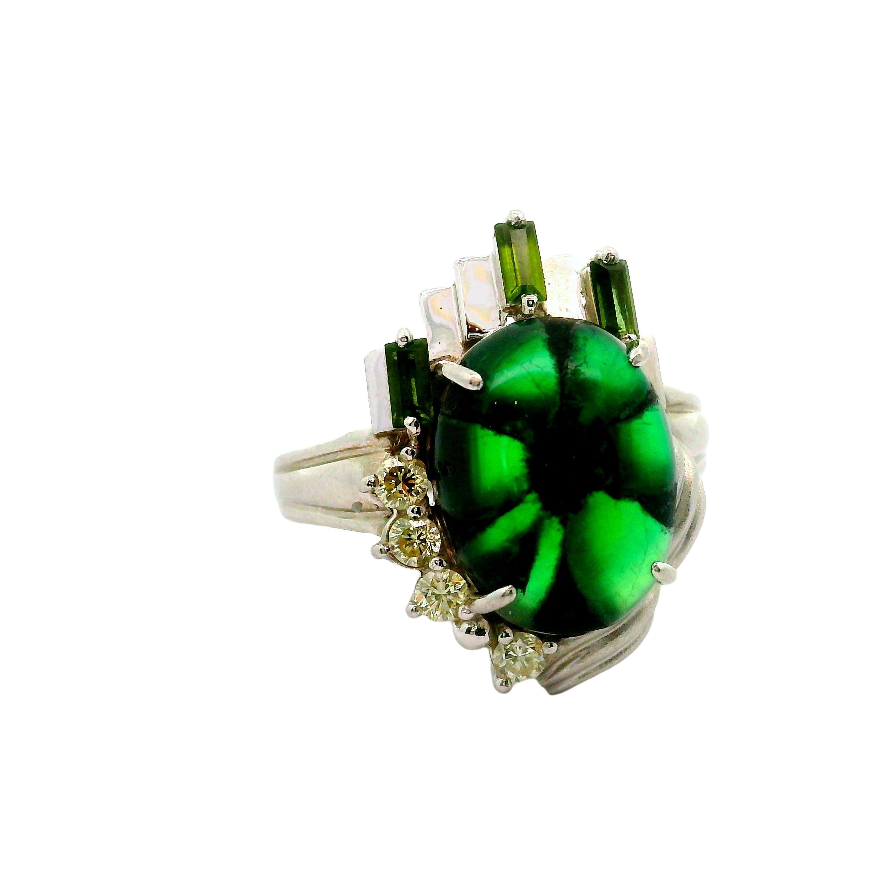 A rare trapiche emerald, weighing an impressive 7.53 carats, is the focal point of this contemporary ring. The emerald, originating from Colombia and cut in a smooth cabochon style, exhibits a vivid green color between each of its 6-spokes.
