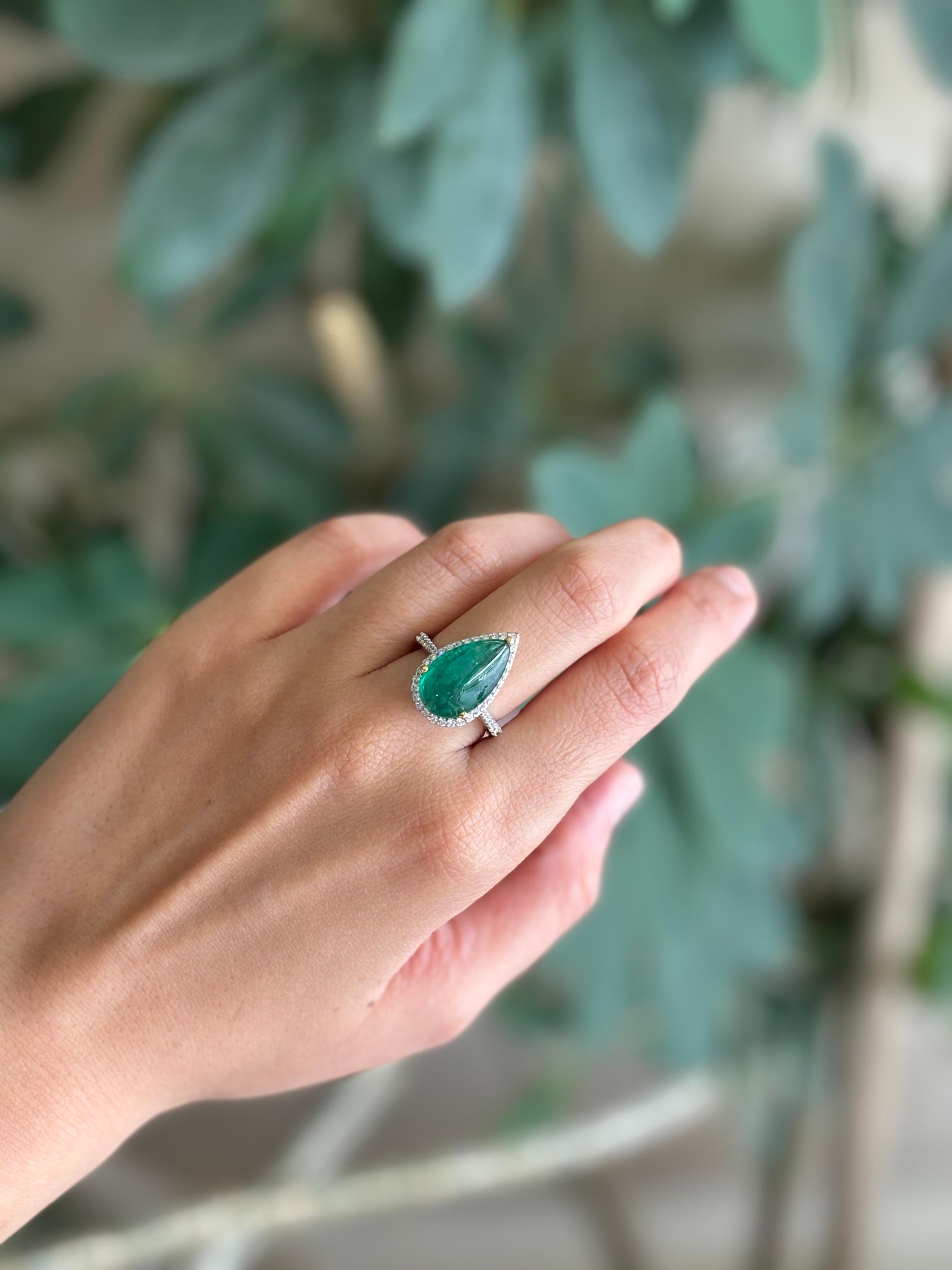 7,54 Karat birnenförmiger Smaragd-Cabochon und Diamantring im Angebot 4