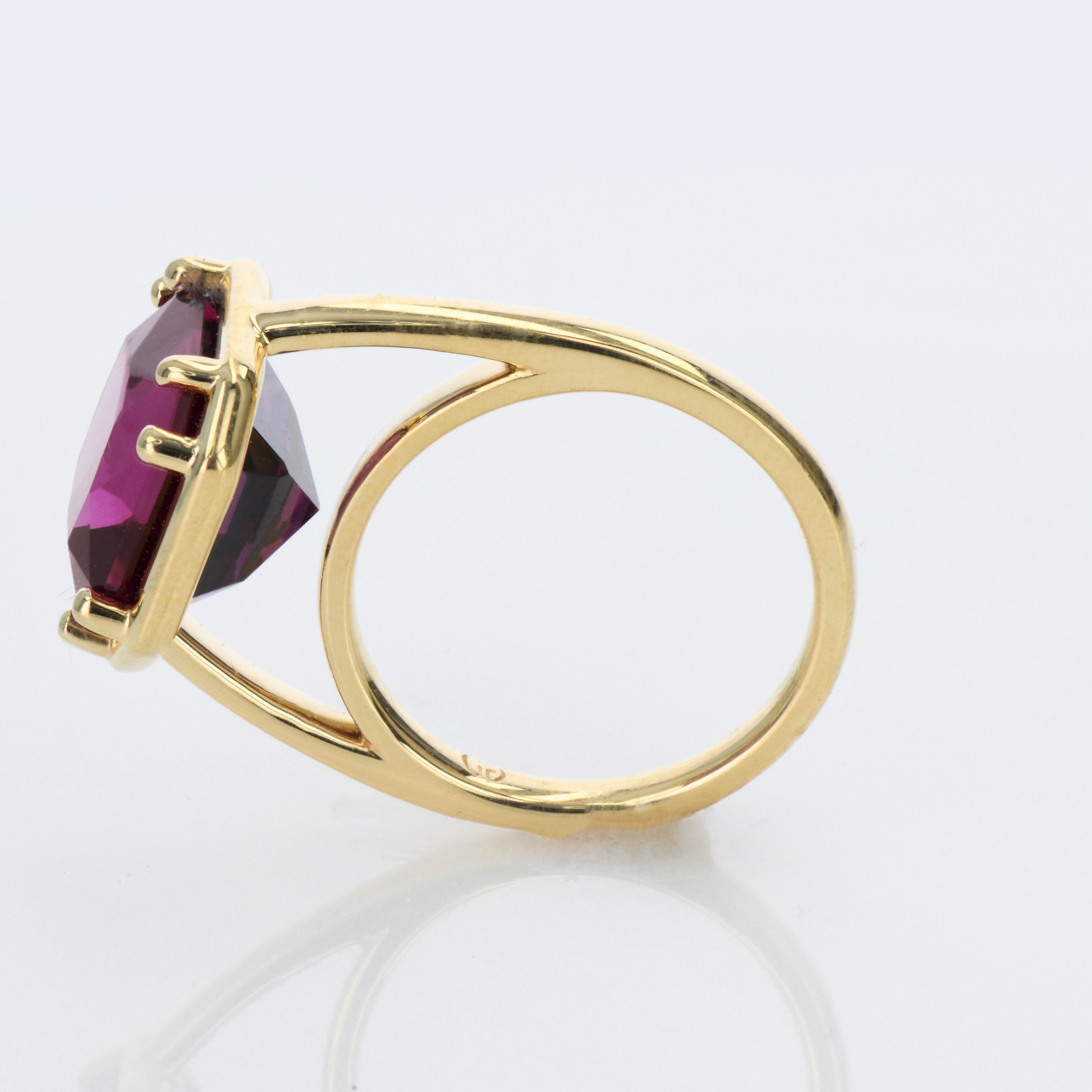 Modern 7.54 Rhodolite Ring-Radiant Cut-18KT Yellow Gold-GIA Certified-Rare For Sale