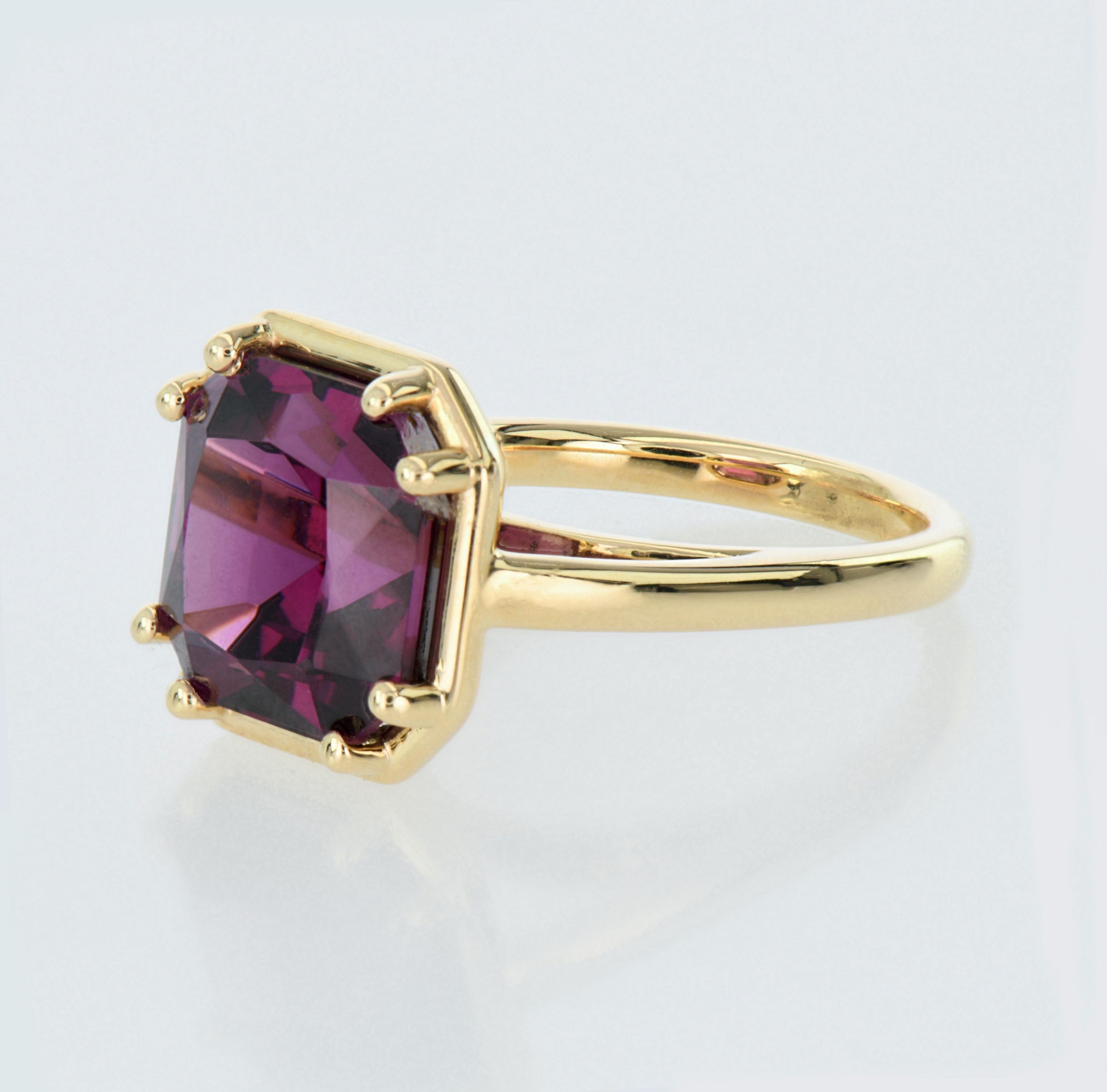 7.54 Rhodolite Ring-Radiant Cut-18KT Yellow Gold-GIA Certified-Rare In New Condition For Sale In London, GB