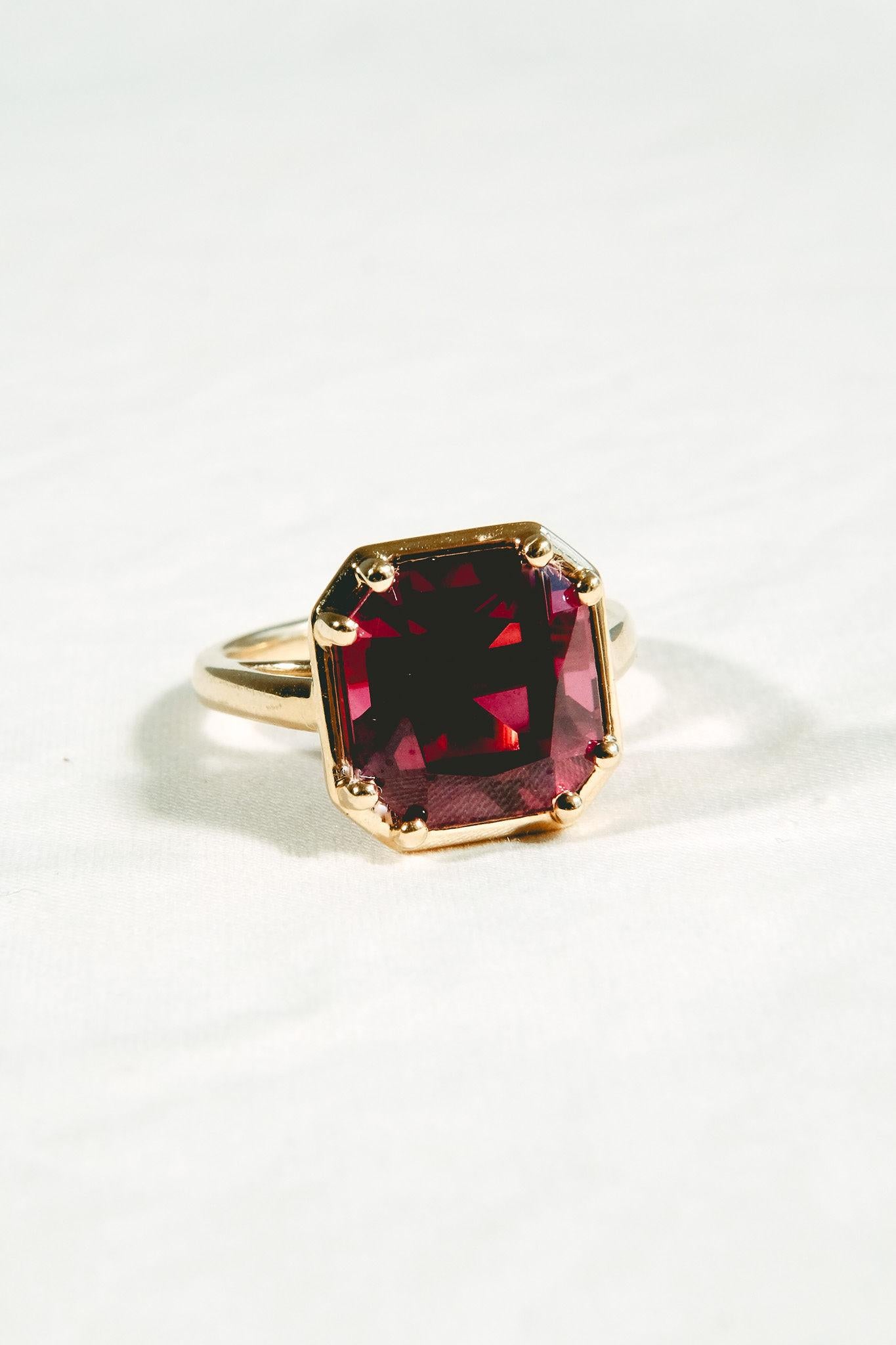 7.54 Rhodolite Ring-Radiant Cut-18KT Yellow Gold-GIA Certified-Rare For Sale 1