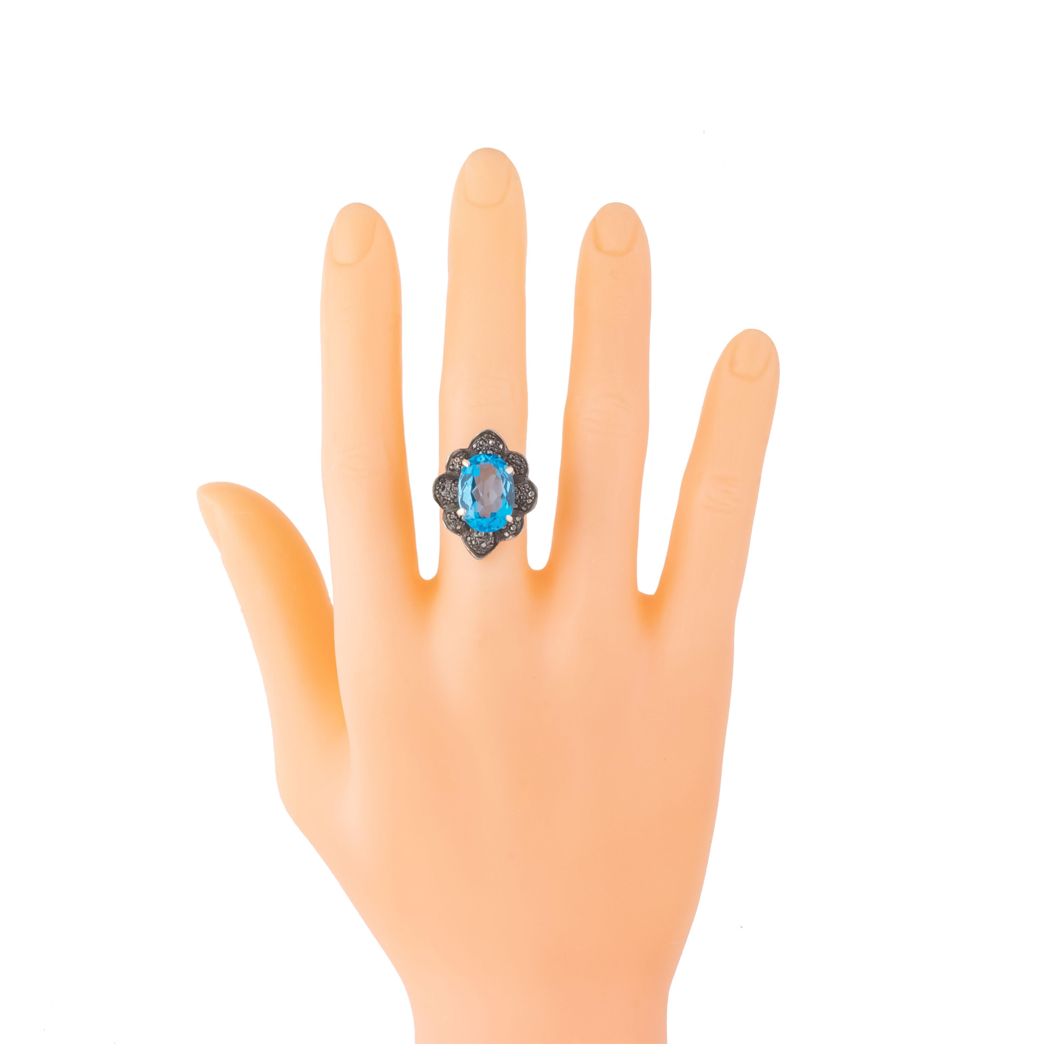 7,55 Karat Diamant und Blautopas Solitär Ring (Moderne) im Angebot