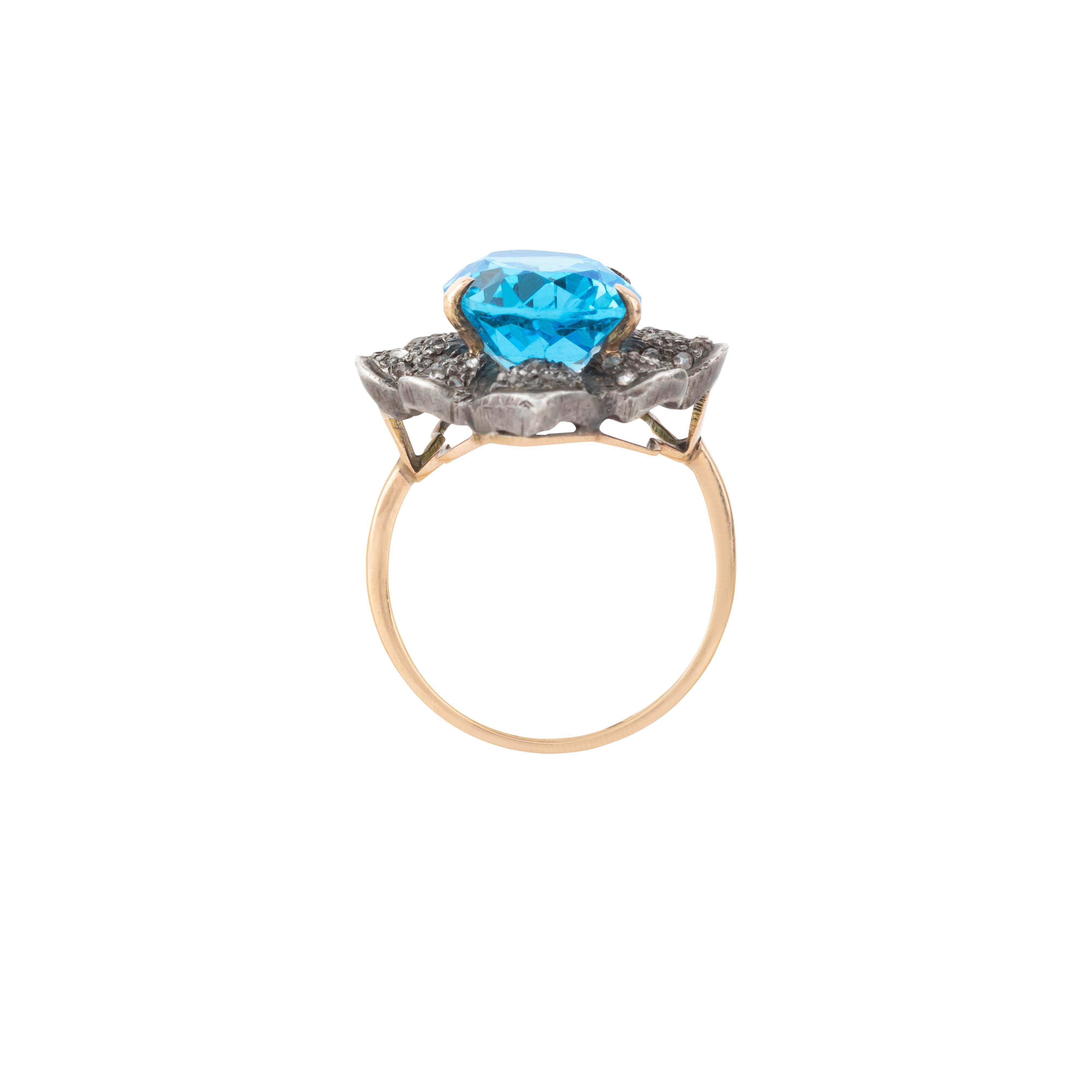 7,55 Karat Diamant und Blautopas Solitär Ring (Rundschliff) im Angebot
