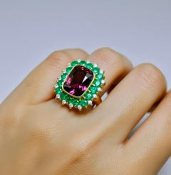 7.55 Carat Fine Spinel, Colombian Emerald and Diamond Cocktail Ring 18 Karart