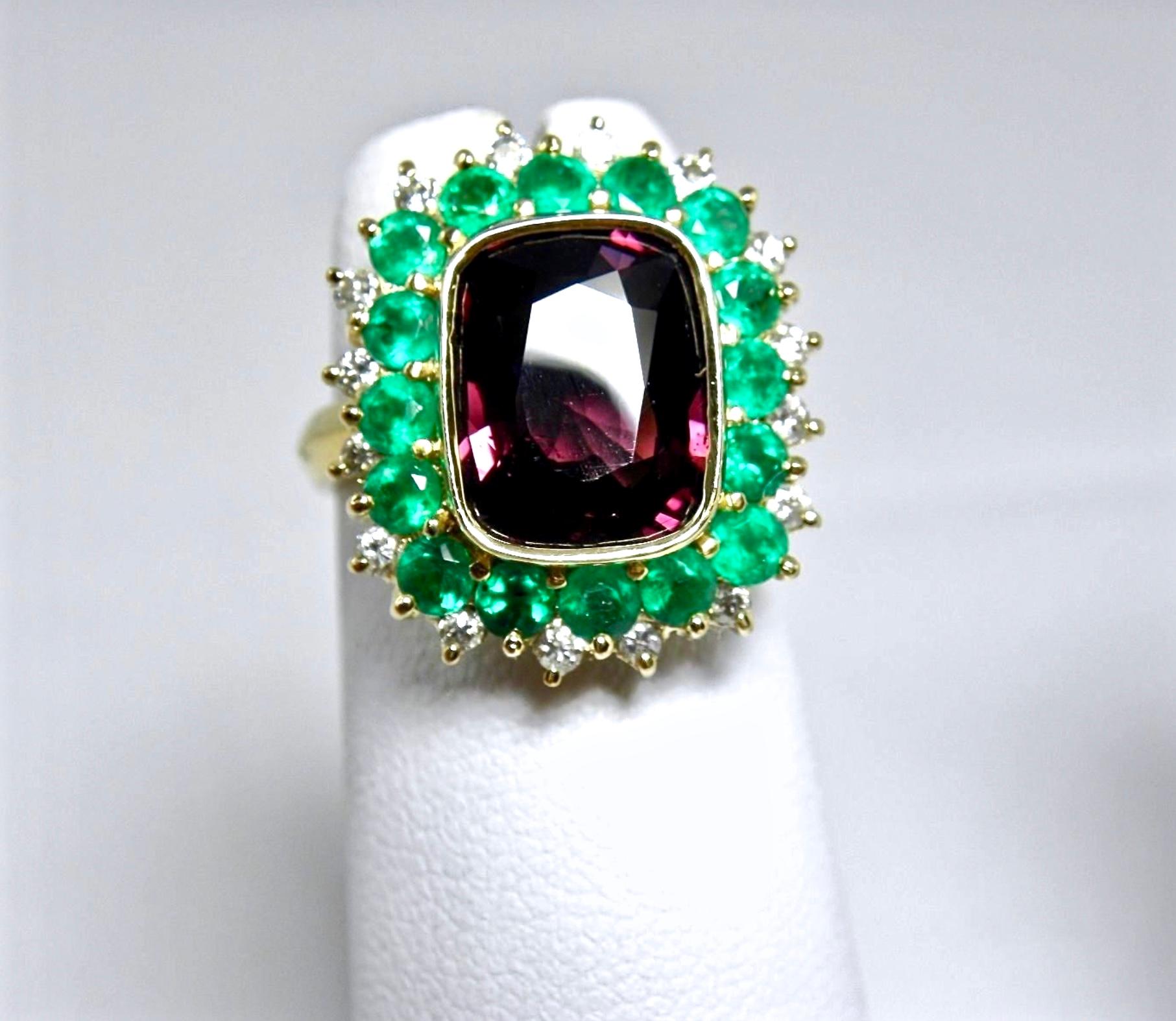 7.55 Carat Fine Spinel Emerald Diamond Cocktail Ring 18 Karart For Sale 1