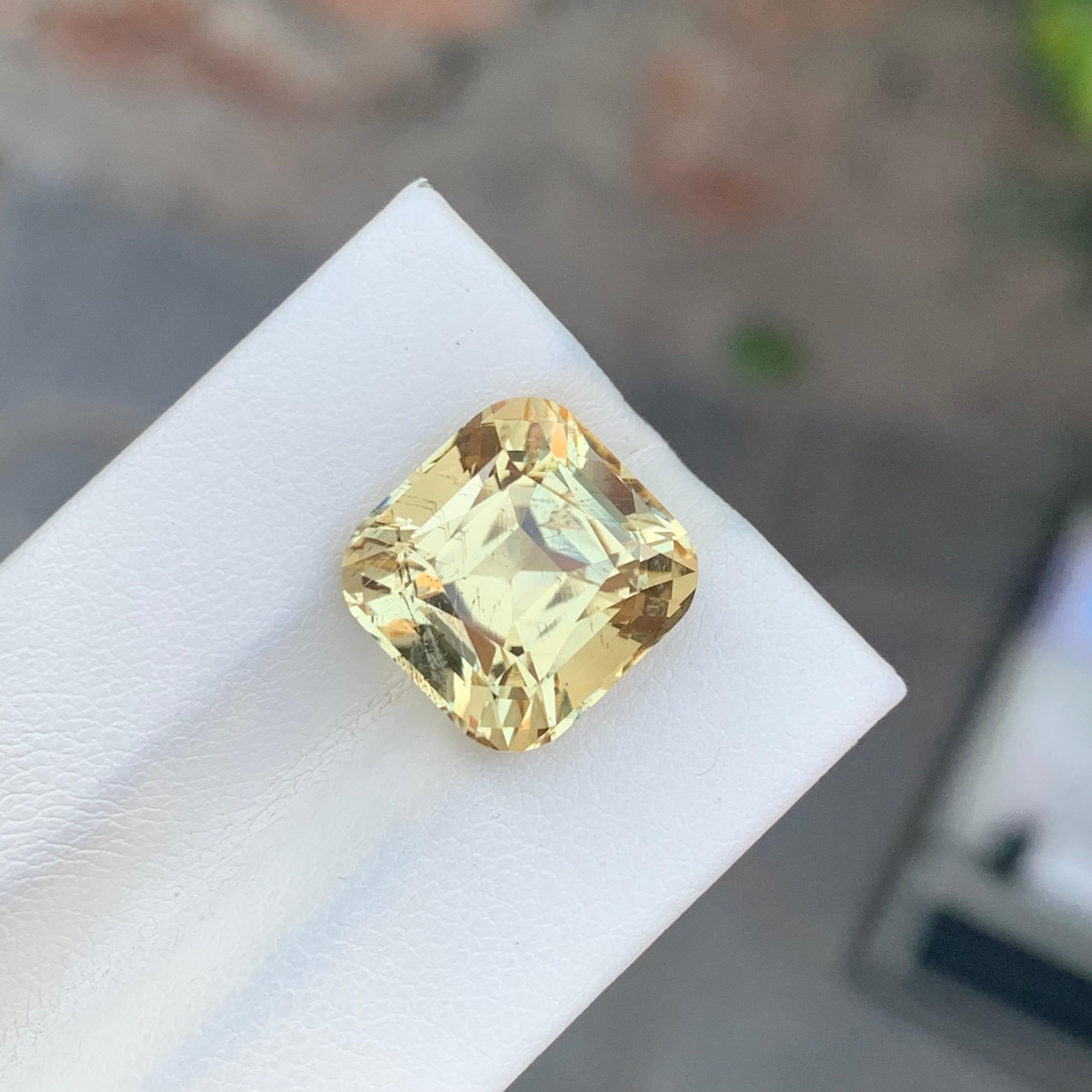 Scapolite sfusa 

Peso: 7,55 Carati 
Dimensioni: 12 x 11,6 x 9 mm 
Colore: Giallo chiaro 
Forma: Cuscino quadrato 
Trattamento: Non 
Certificato: Su richiesta 
Origine: Tanzania 
Chiarezza: Incluso 


La scapolite è una gemma poco conosciuta ma
