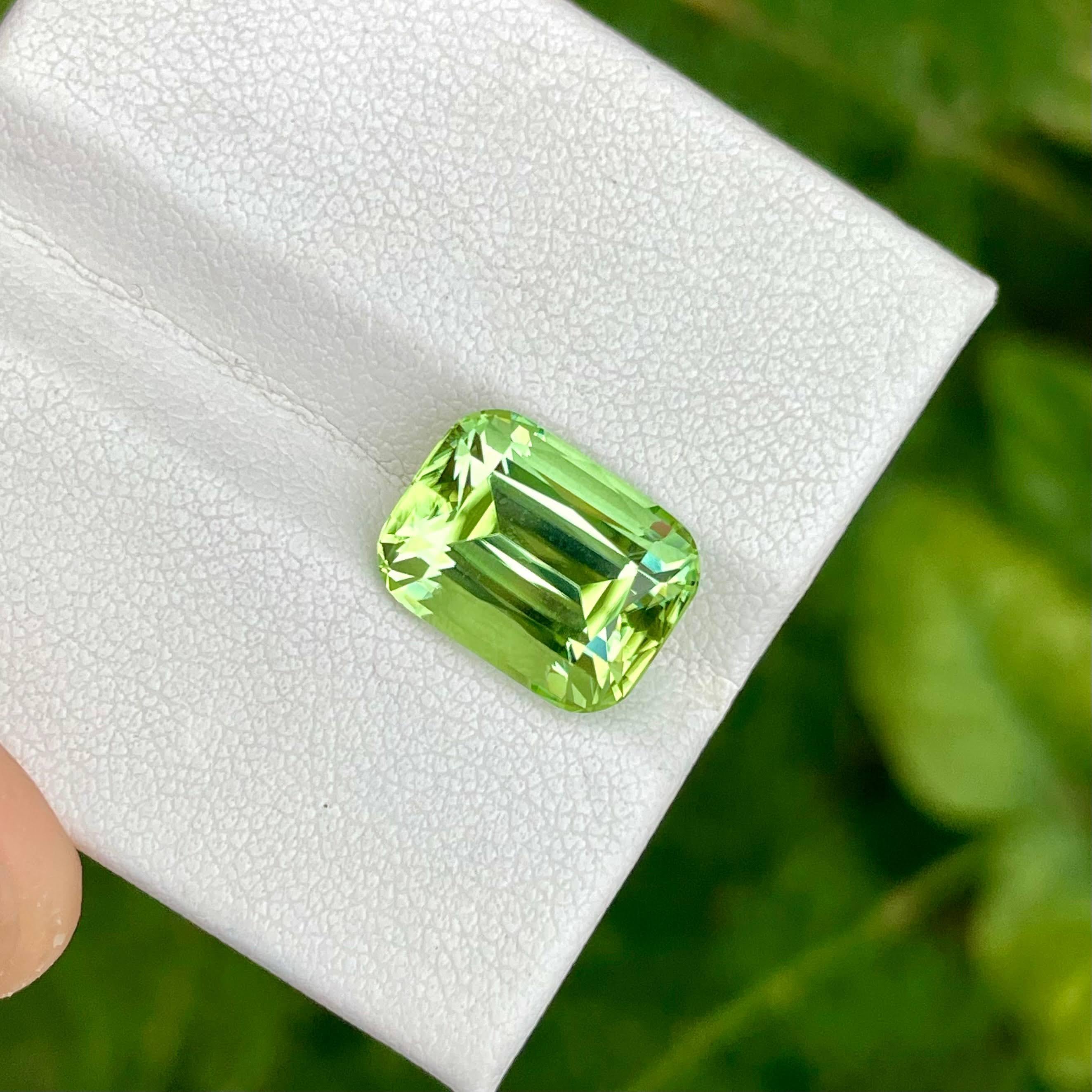 7.55 carats Apple Green Peridot Stone Cushion Cut Natural Pakistani Gemstone For Sale 3