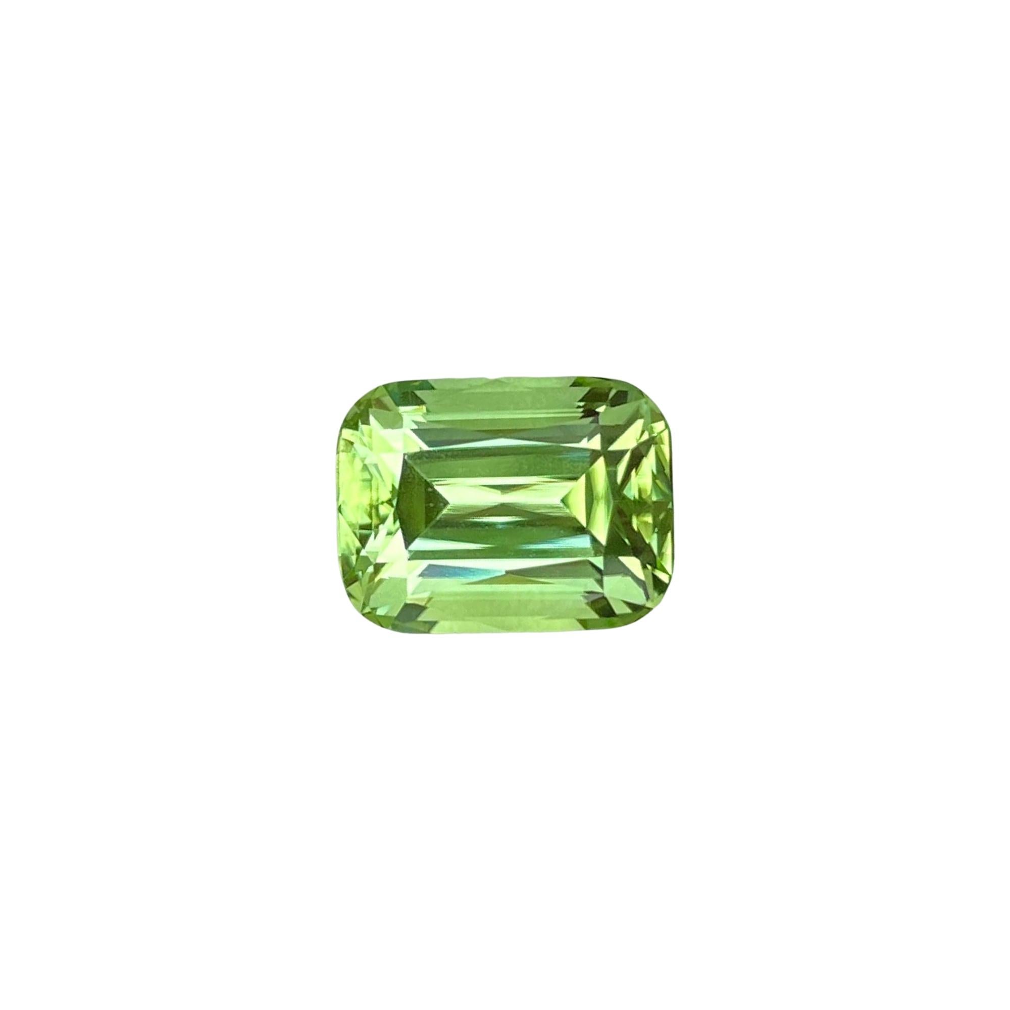 7.55 carats Apple Green Peridot Stone Cushion Cut Natural Pakistani Gemstone For Sale 4