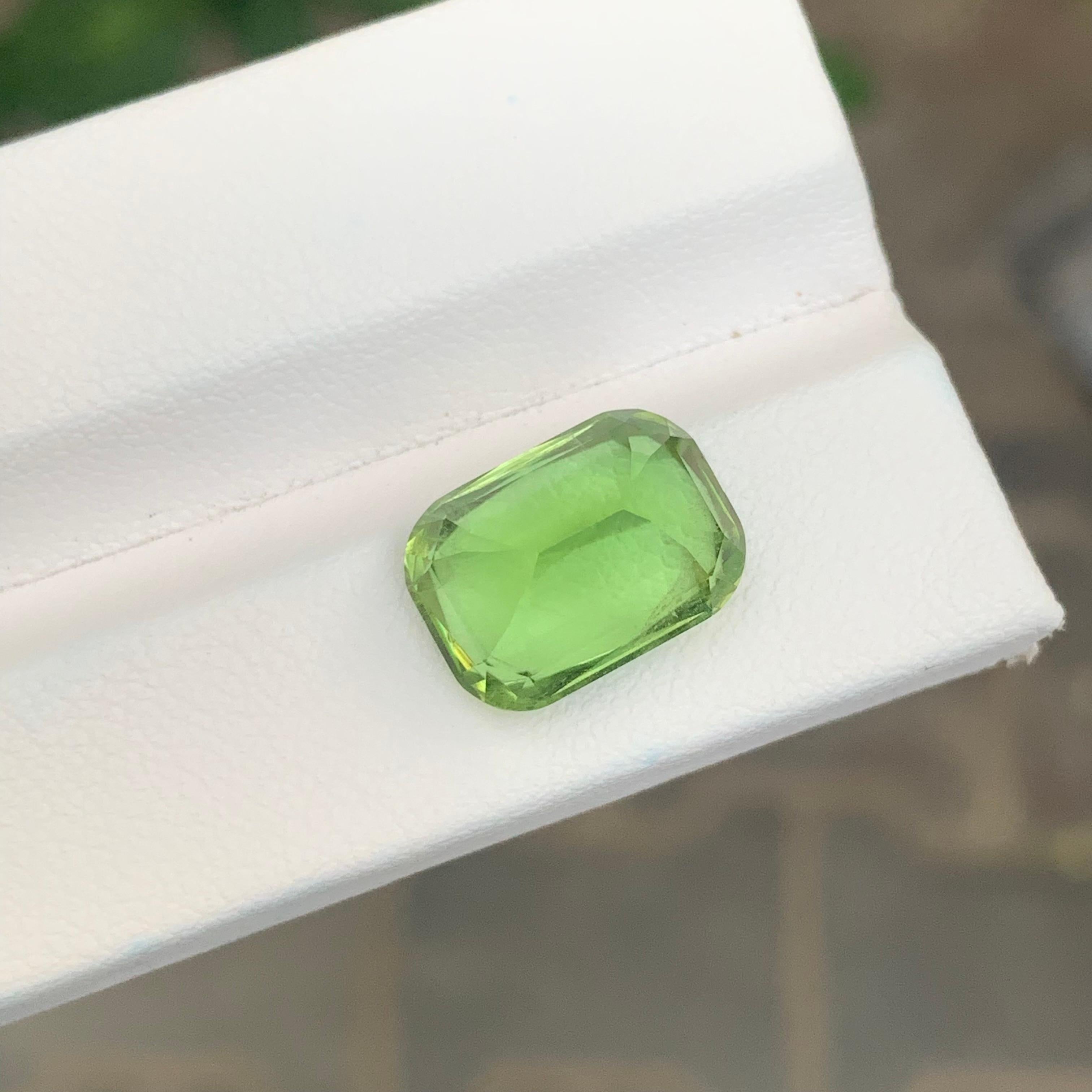 7.55 Carats Peridot Natural Loose Gemstone Cushion Cut For Sale 7