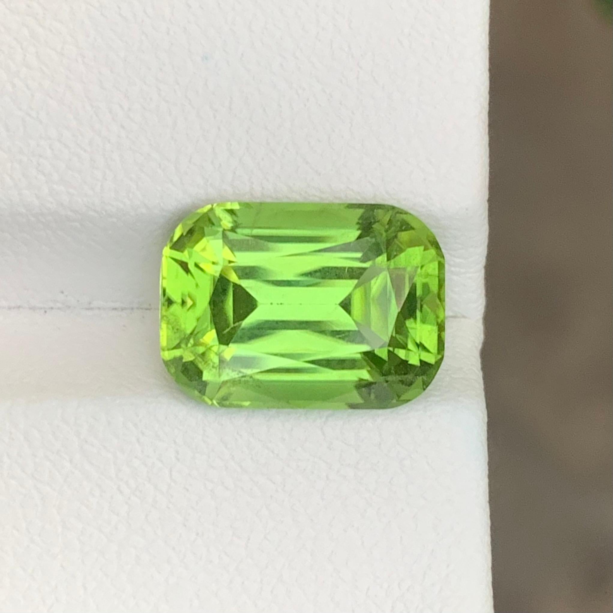 7.55 Carats Peridot Natural Loose Gemstone Cushion Cut For Sale 8