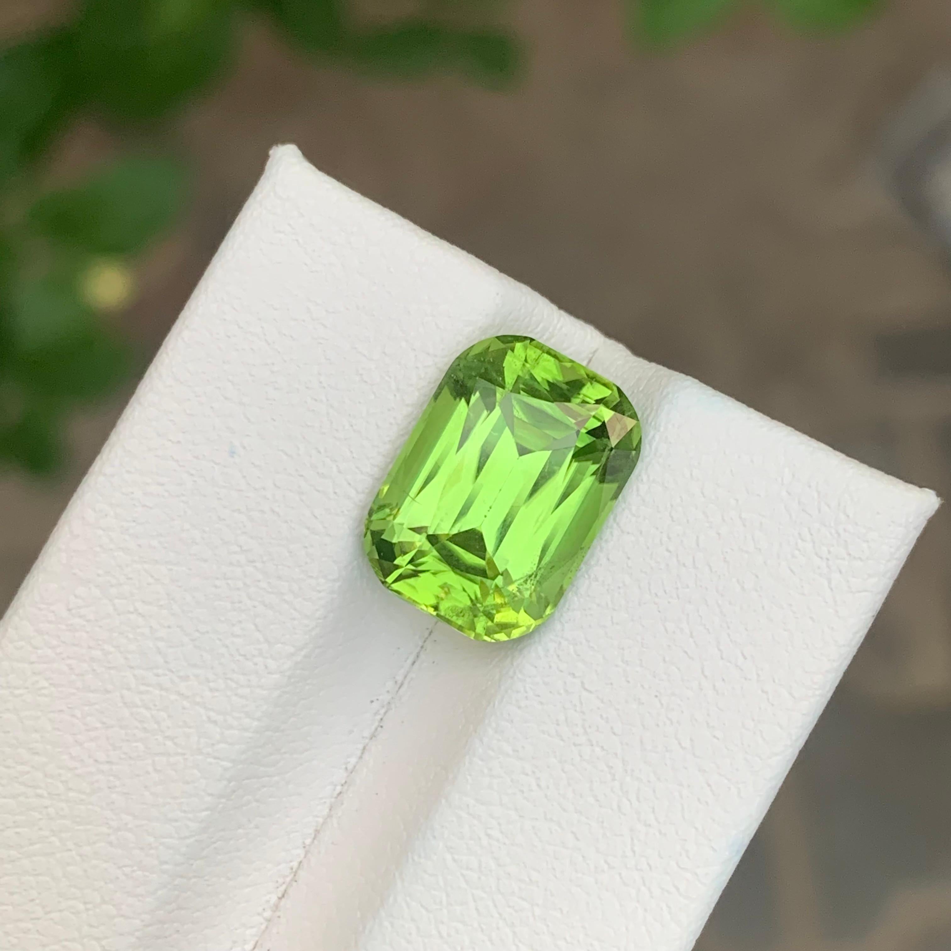 7.55 Carats Peridot Natural Loose Gemstone Cushion Cut For Sale 9