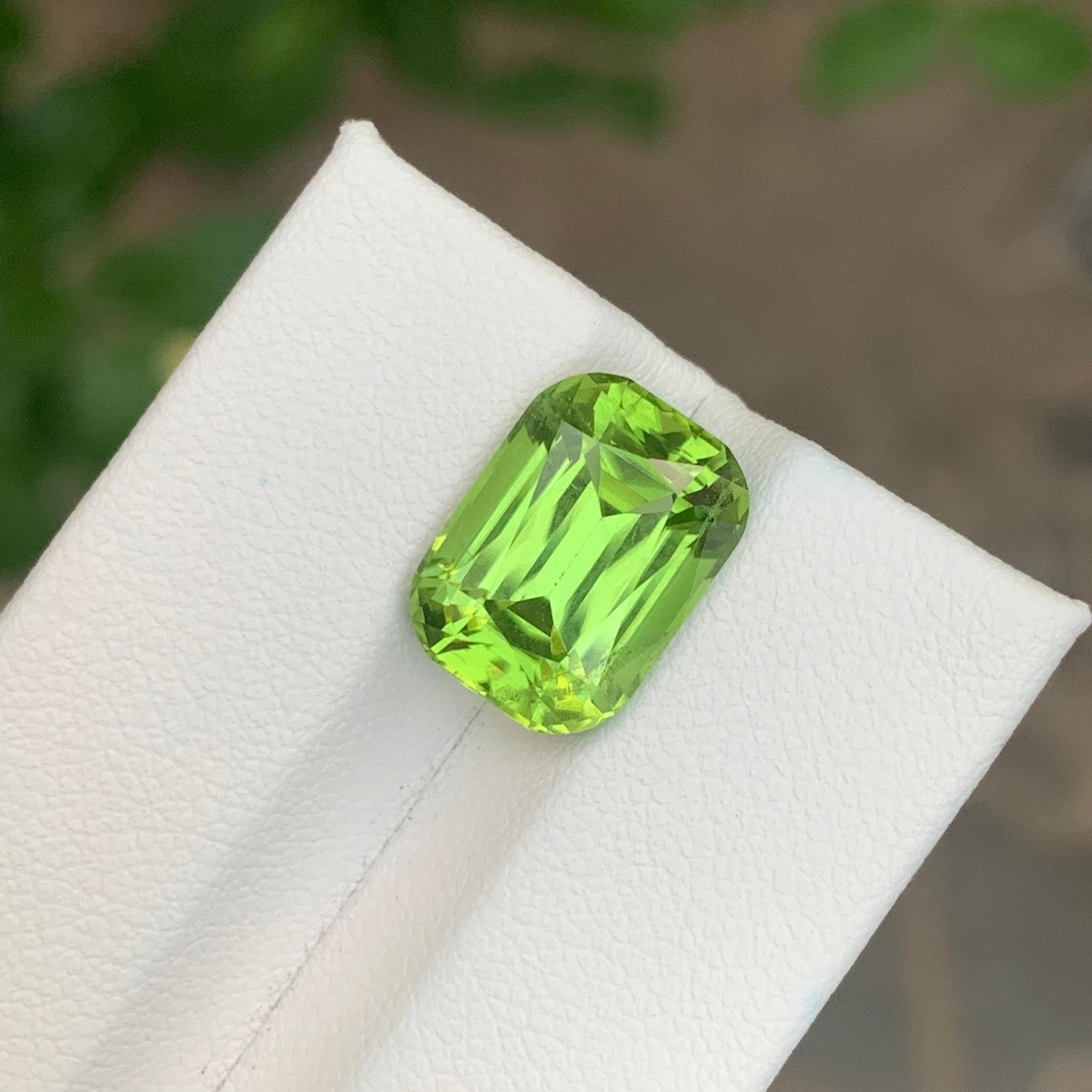 7.55 Carats Peridot Natural Loose Gemstone Cushion Cut For Sale 10