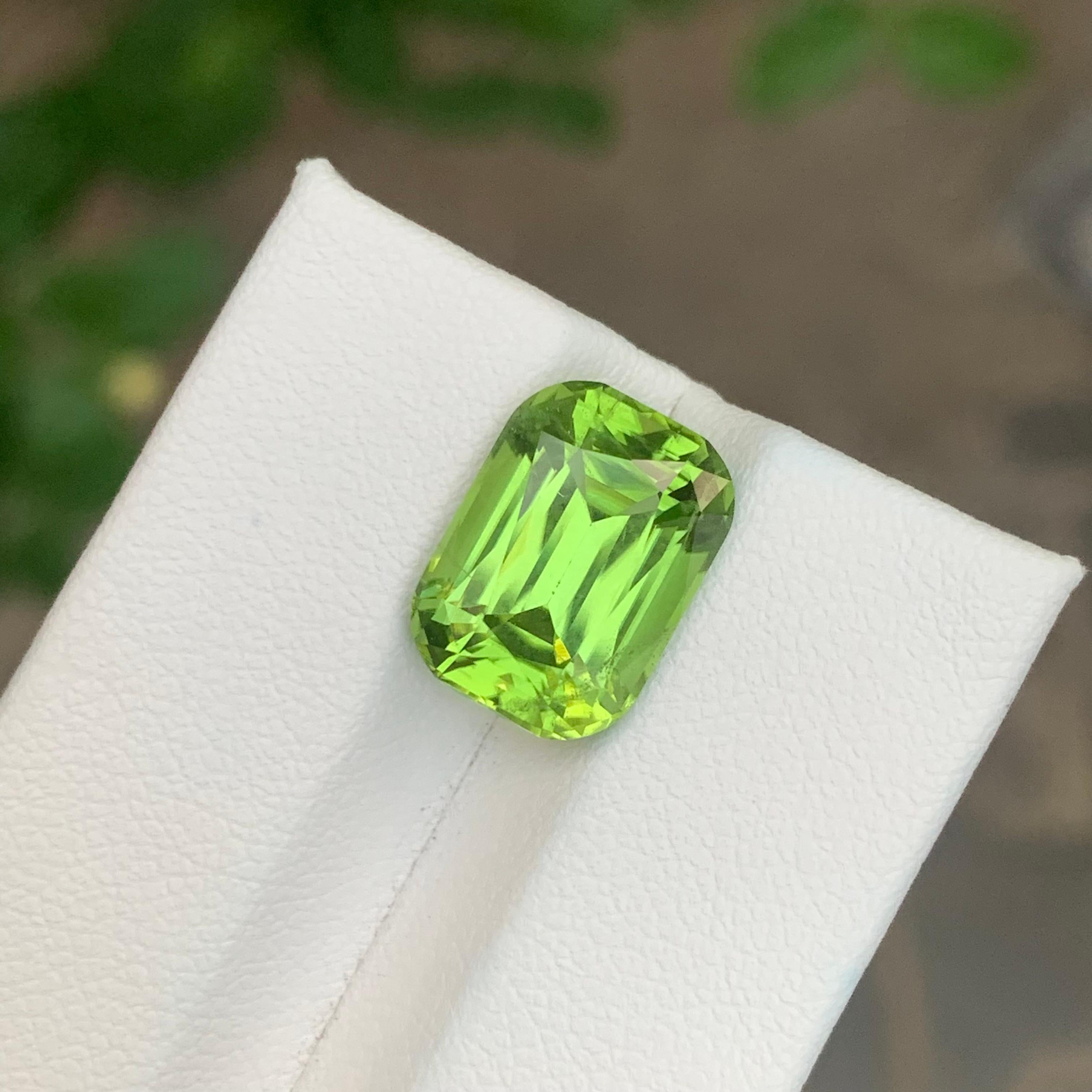 7.55 Carats Peridot Natural Loose Gemstone Cushion Cut For Sale 11