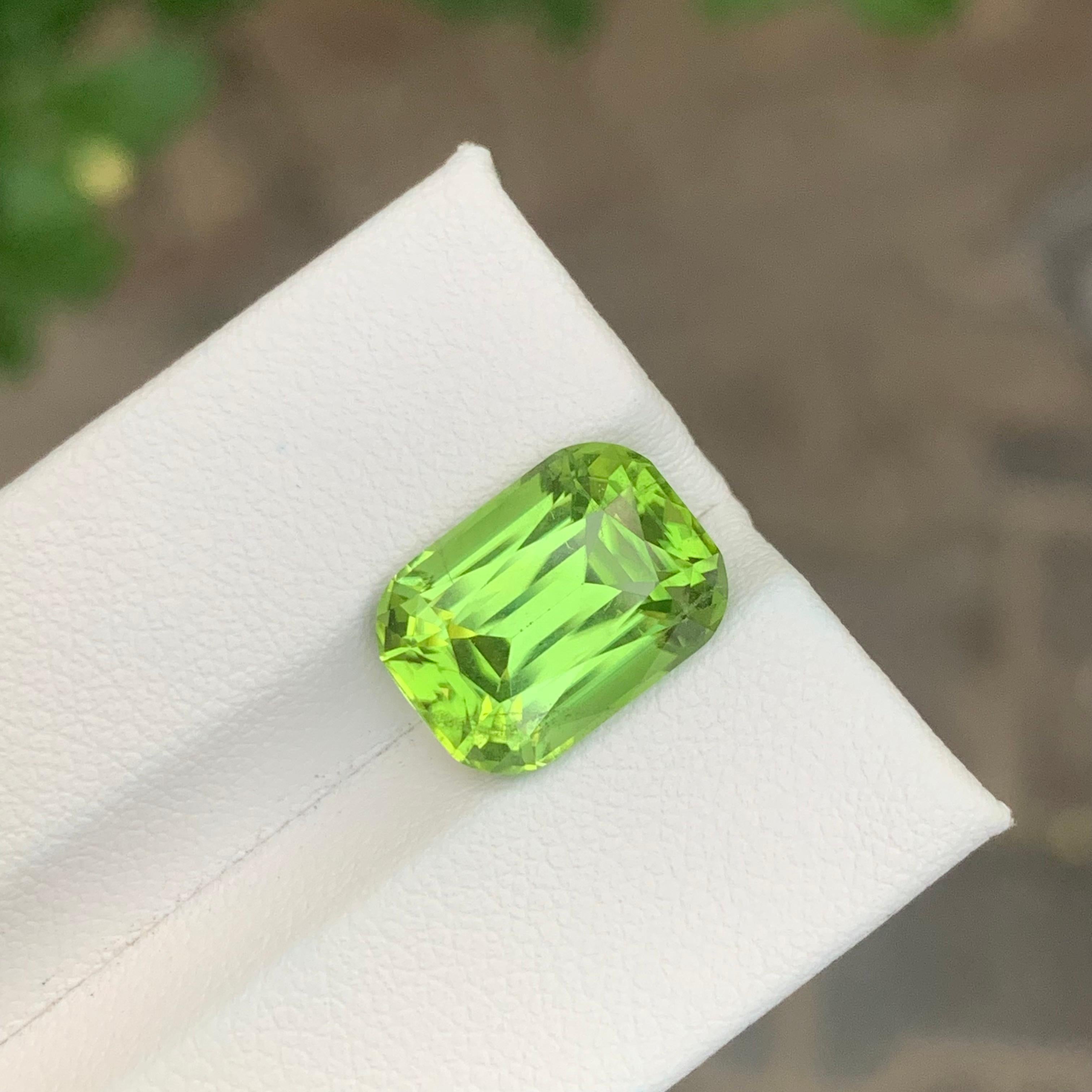 7.55 Carats Peridot Natural Loose Gemstone Cushion Cut In New Condition For Sale In Brisbane, AU