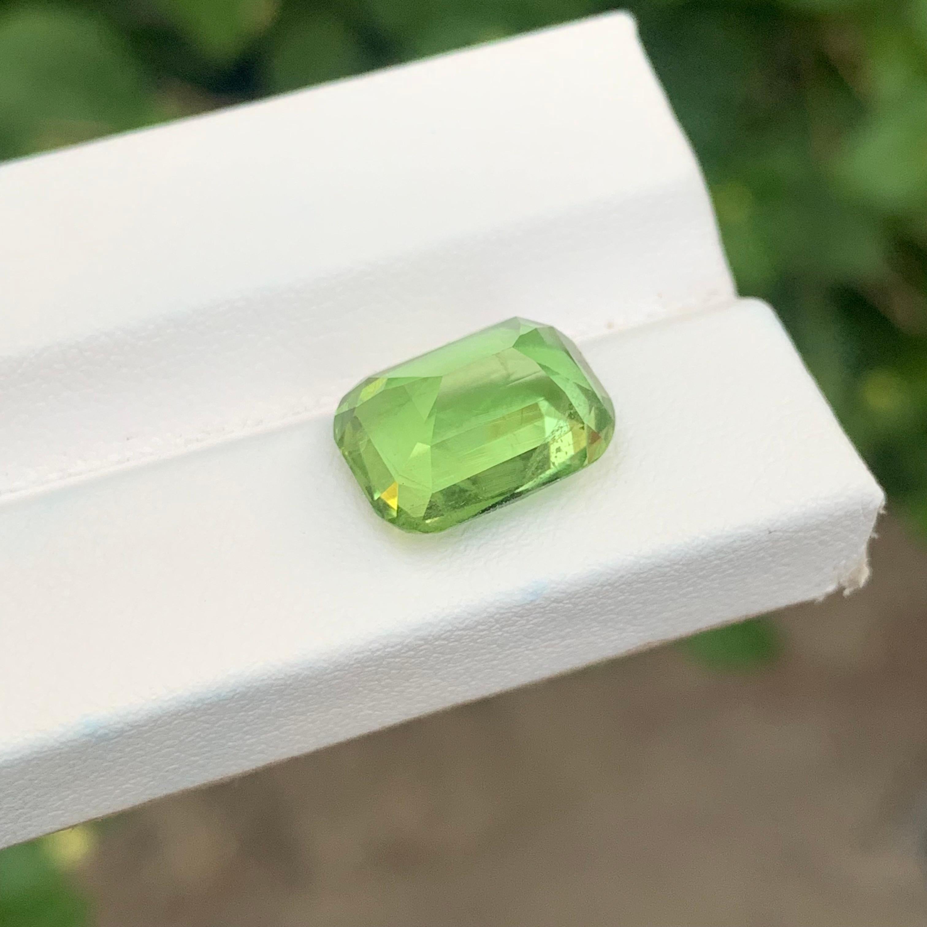Women's or Men's 7.55 Carats Peridot Natural Loose Gemstone Cushion Cut For Sale
