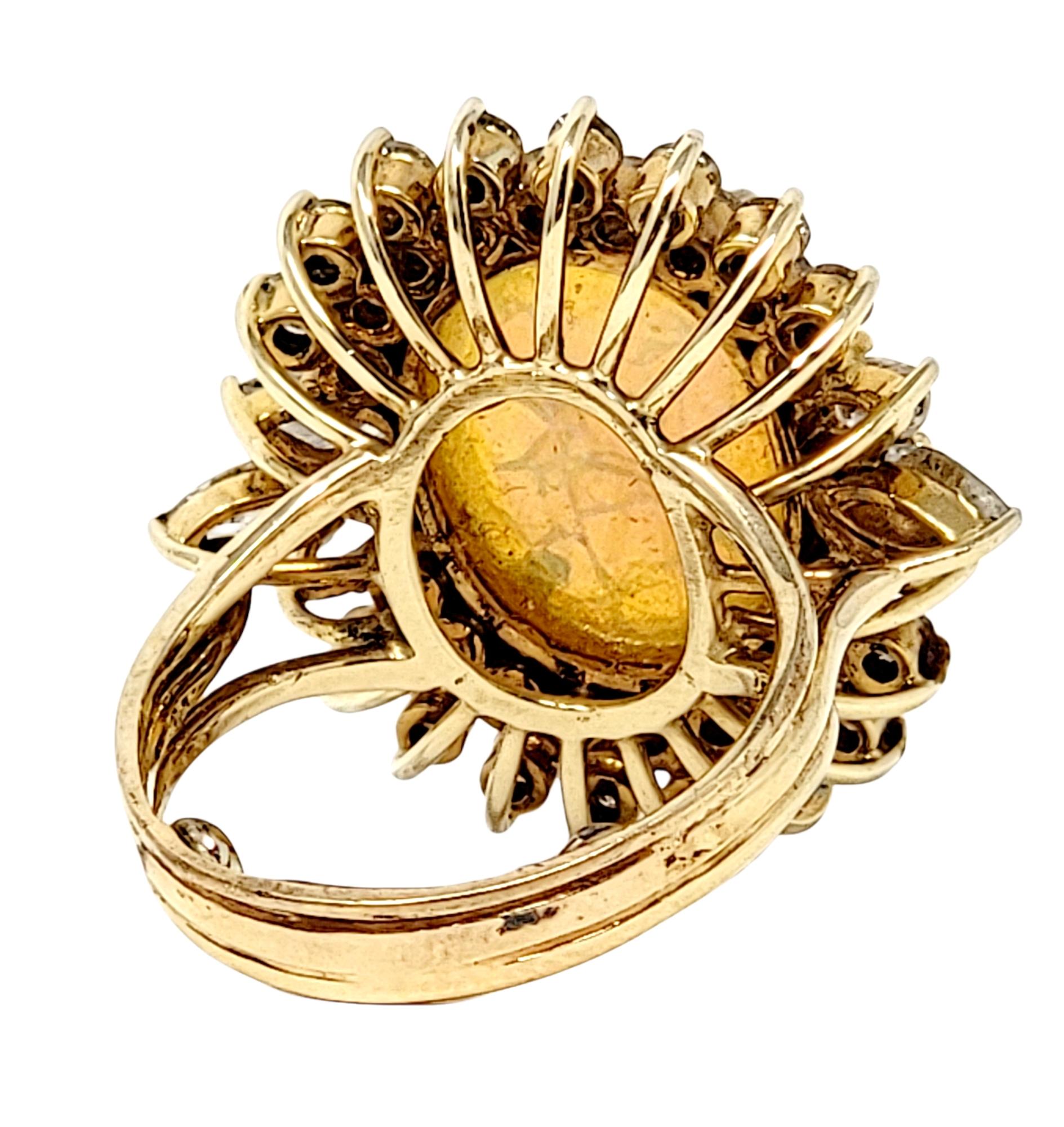 7,55 Karat Gesamt Opal Cabochon und Diamant Halo-Ring aus 14 Karat Gelbgold 4