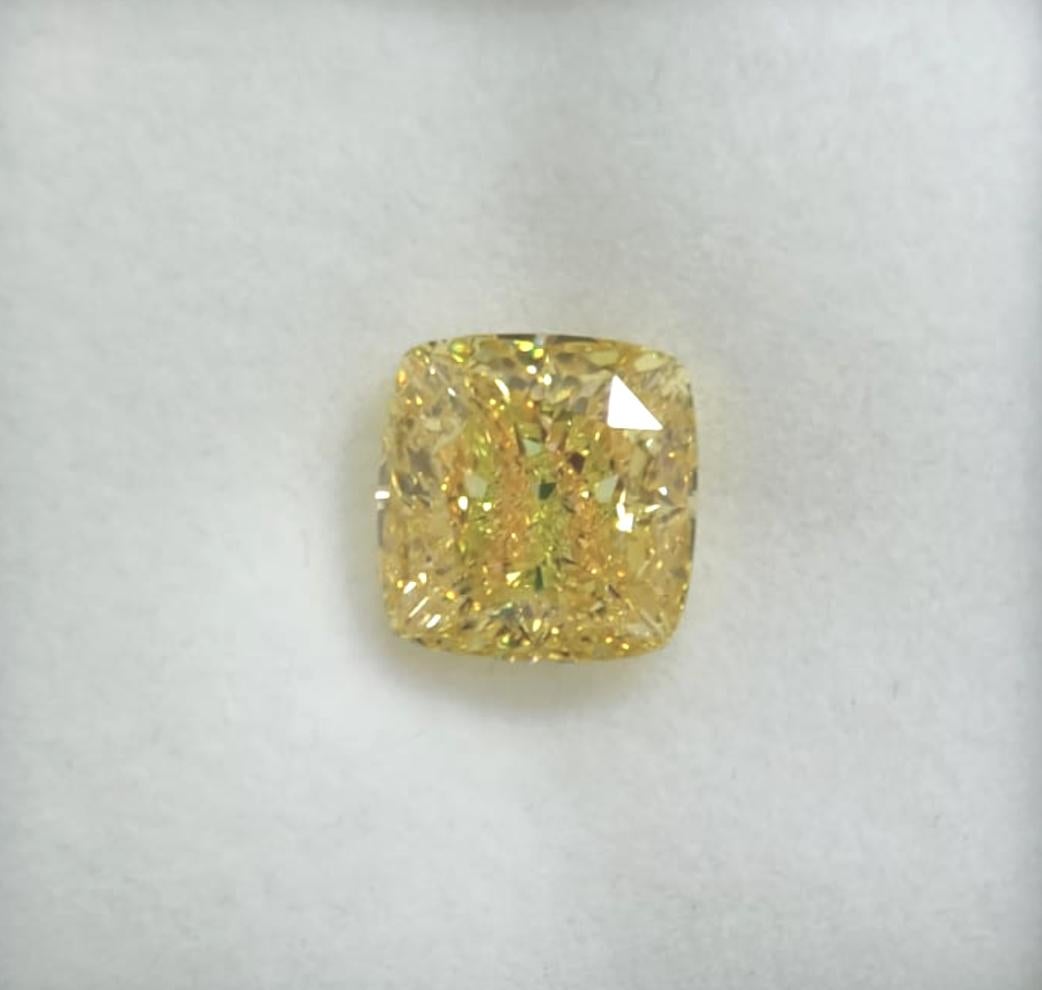 7.55 Ct Fancy Vivid Yellow Natural Diamond Cushion Cut In New Condition For Sale In Rome, IT