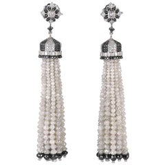 Pendiente de borla de diamantes blancos y negros de 75,56 ct, de oro blanco de 18 quilates