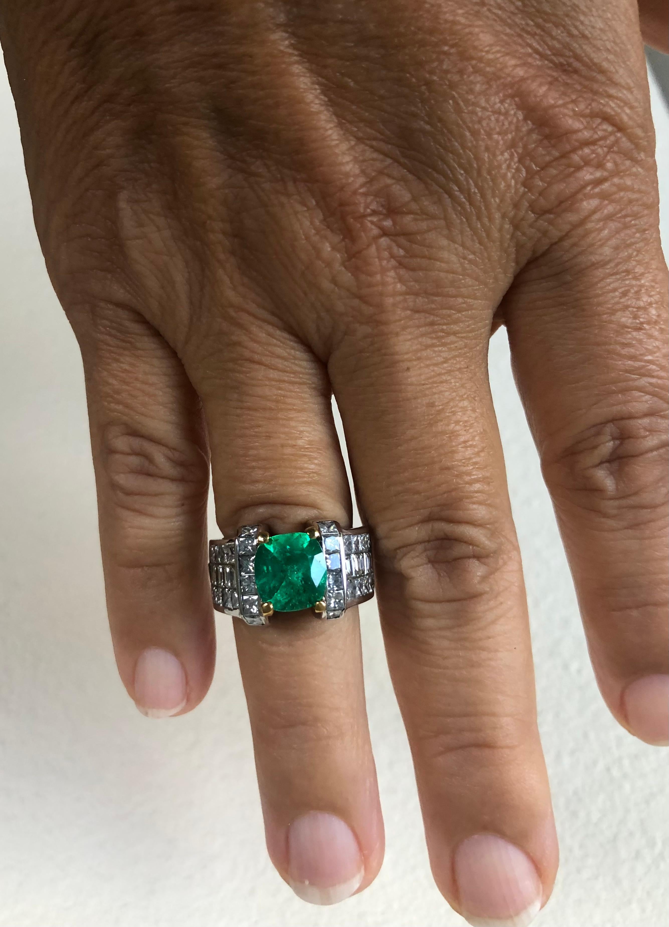 7,56 Karat feiner natürlicher kolumbianischer Smaragd-Diamant-Ring 18K Unisex im Angebot 1