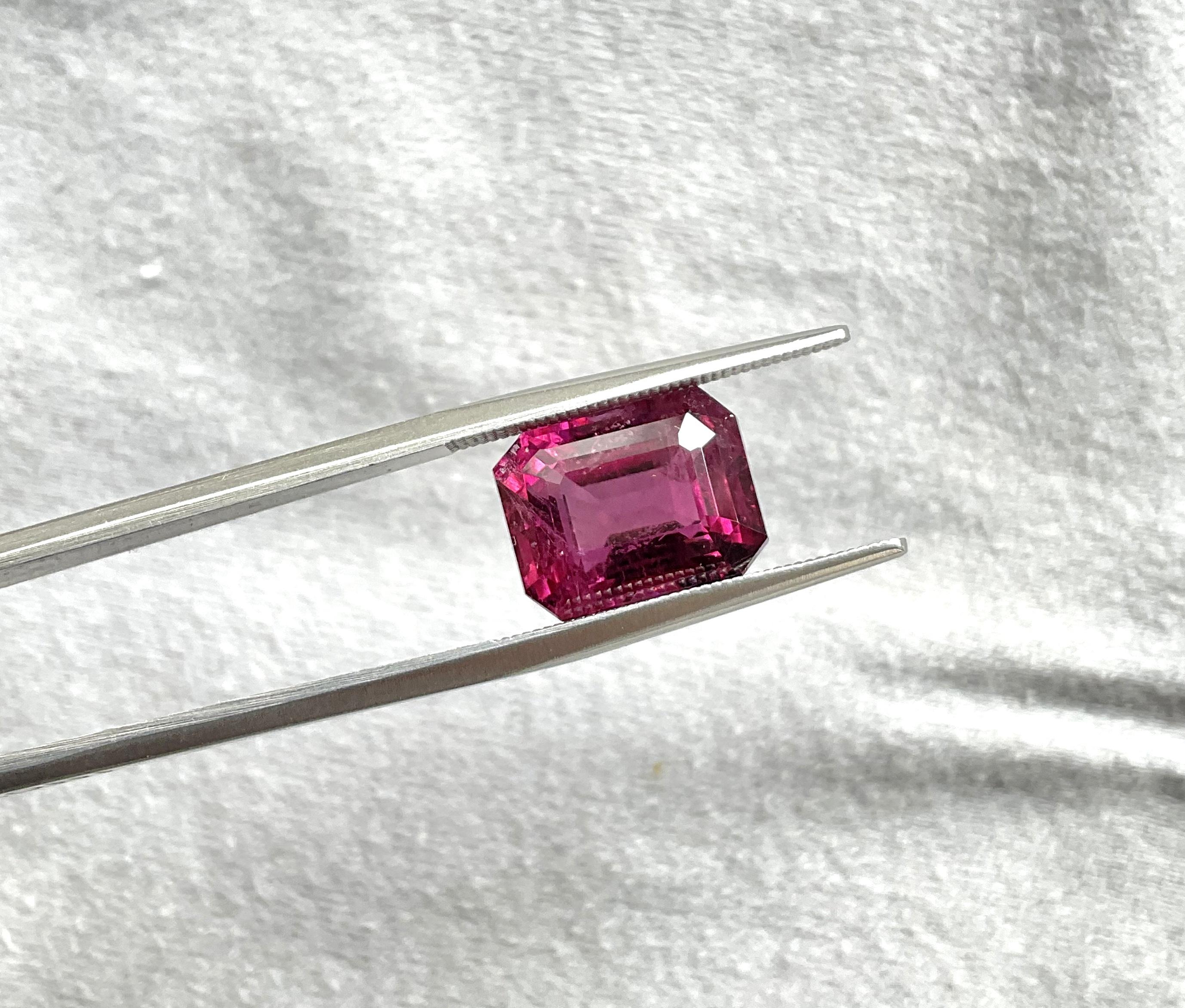 Contemporary 7.56 Carats Rubellite Tourmaline Octagon Cut Stone For Fine Jewelry Natural gem For Sale