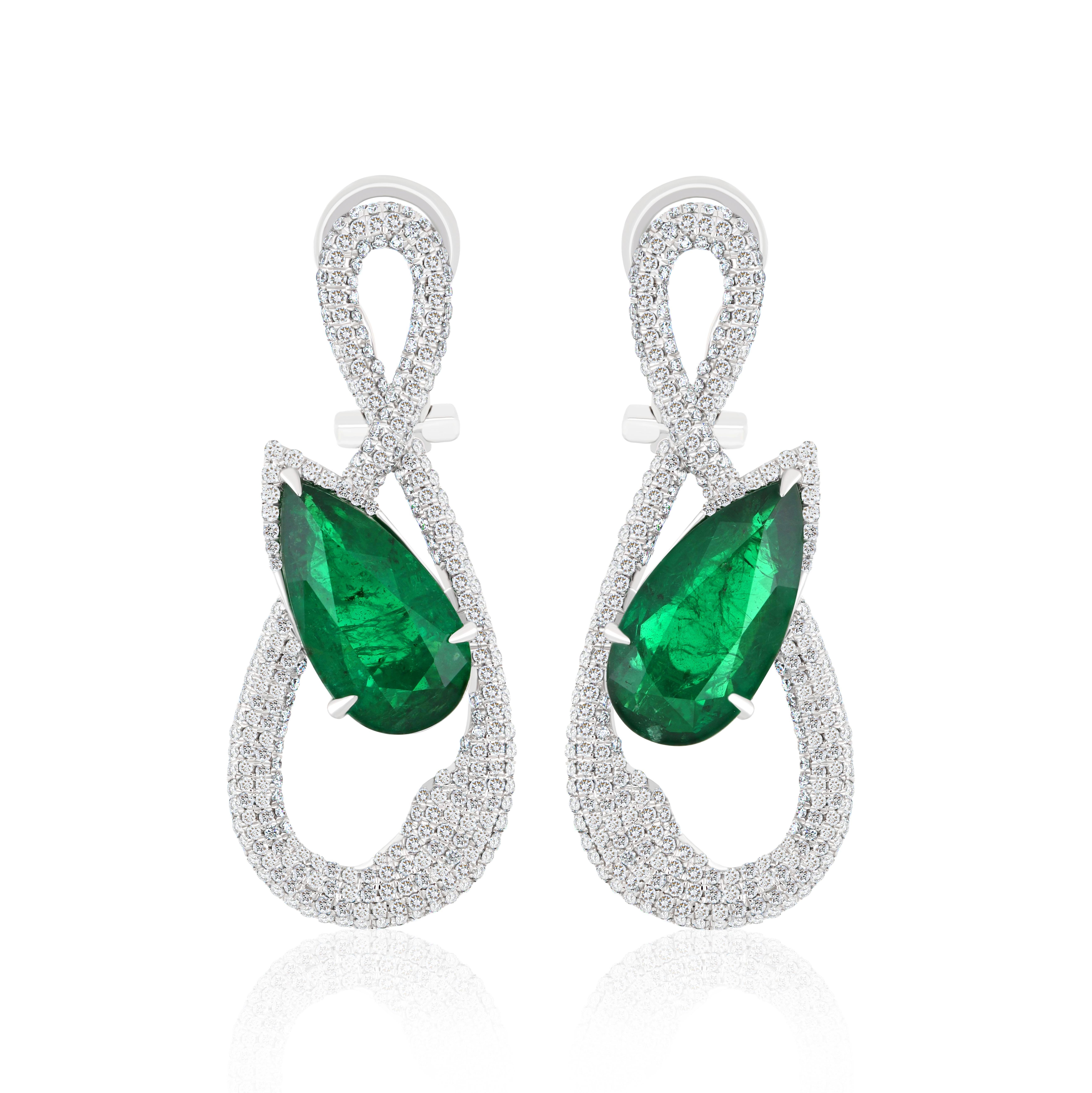 Women's  7.56Cts Emerald & Diamond Earring in 18k White Gold for Charismas Gift Earring  For Sale