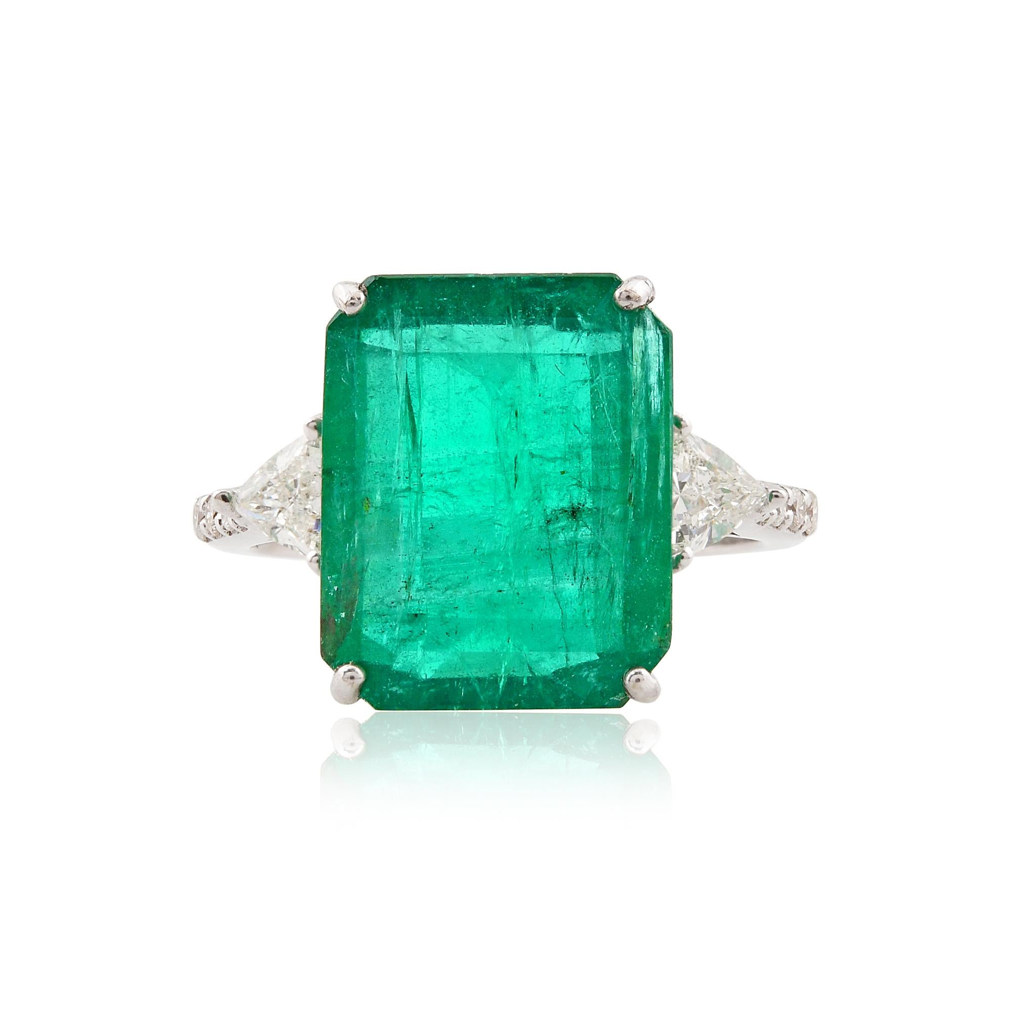 Im Angebot: 7,58 Karat Smaragdring 0,56 Karat Diamant im Trillionenschliff 18 Karat Weißgold Schmuck () 4