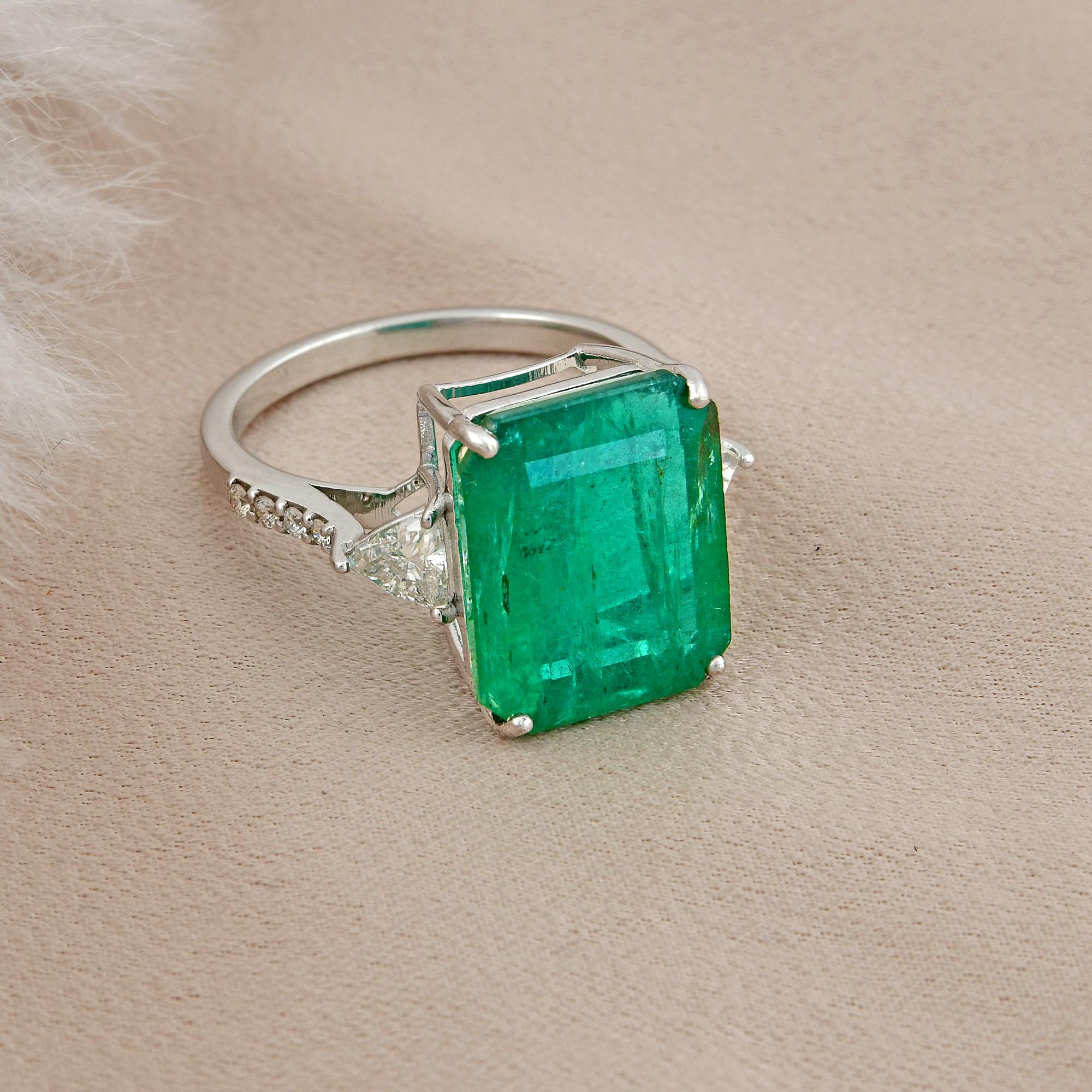 Im Angebot: 7,58 Karat Smaragdring 0,56 Karat Diamant im Trillionenschliff 18 Karat Weißgold Schmuck () 7