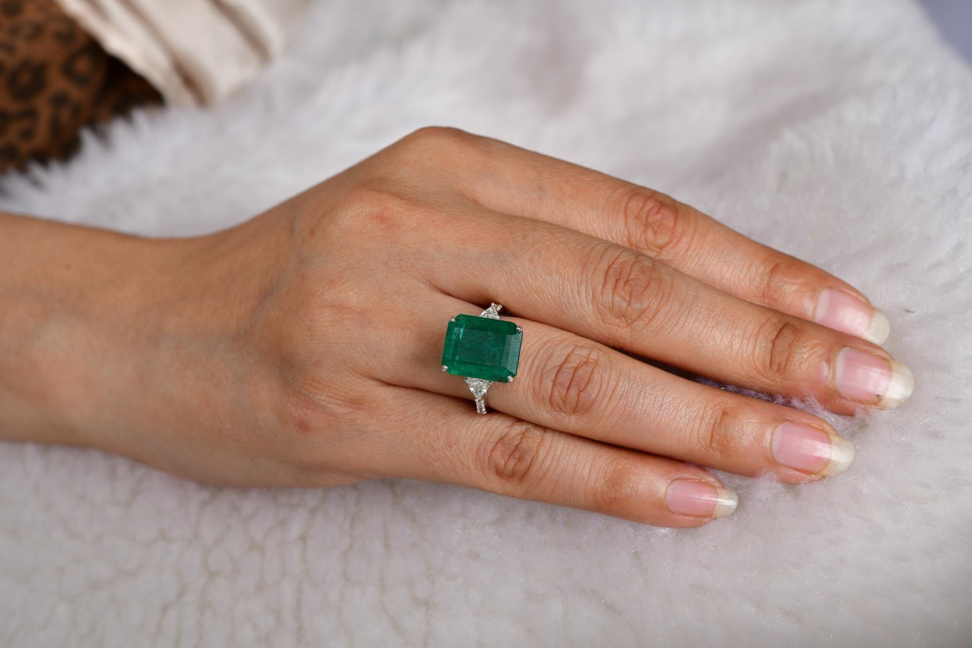 Im Angebot: 7,58 Karat Smaragdring 0,56 Karat Diamant im Trillionenschliff 18 Karat Weißgold Schmuck () 8