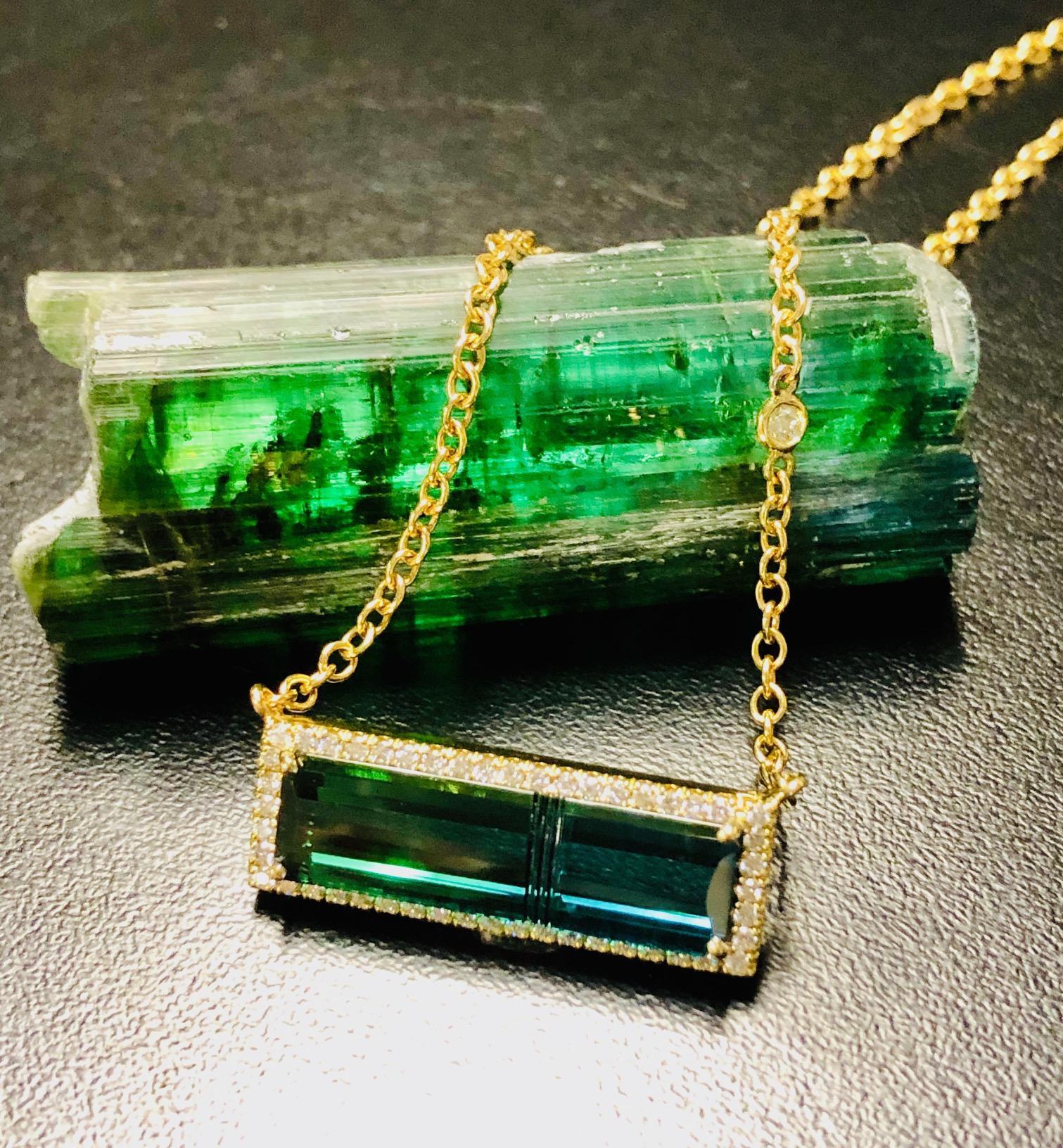 Emerald Cut 7.58 Carat Indicolite Tourmaline and Diamond Necklace in 18k Yellow Gold For Sale